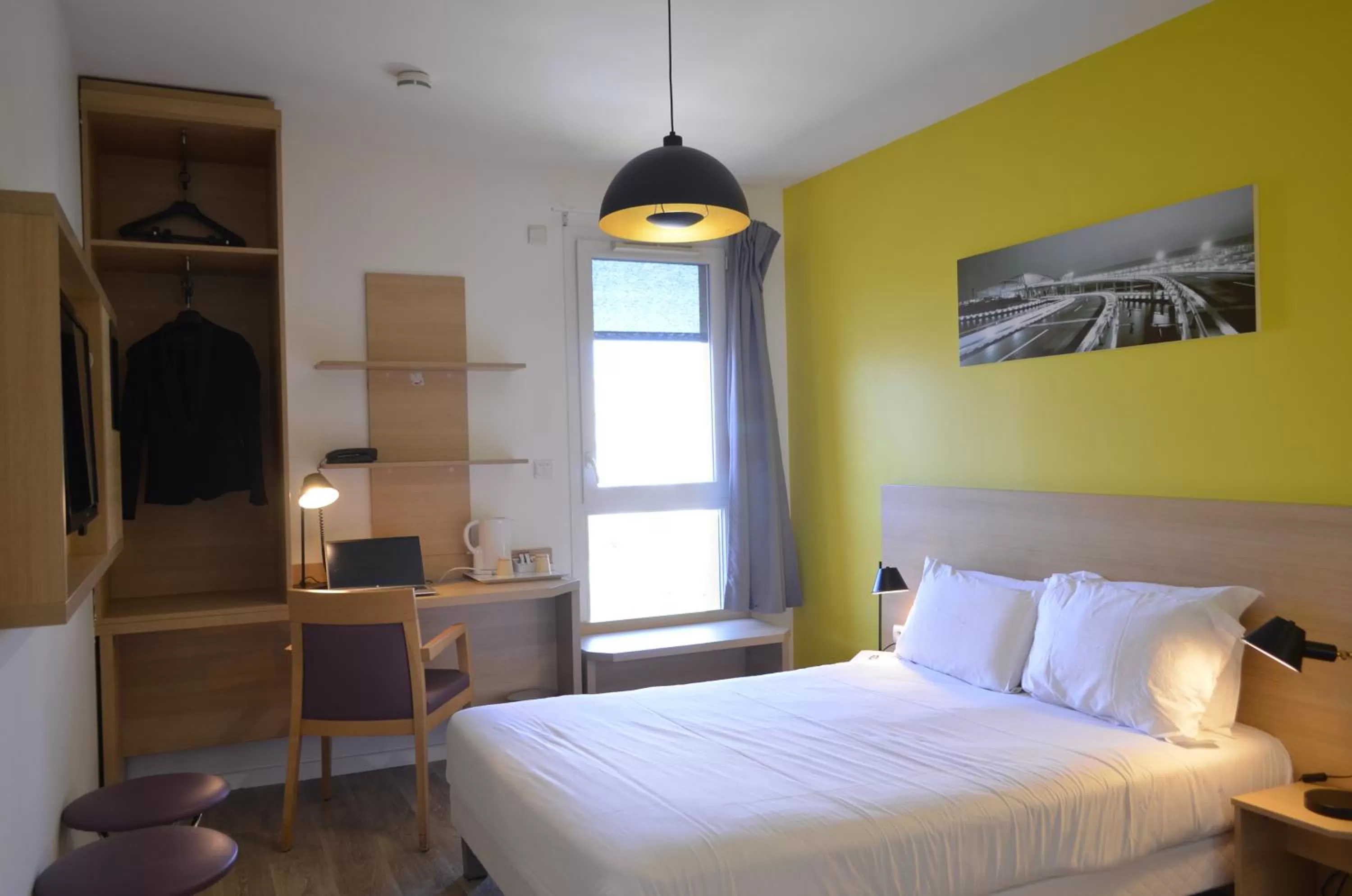 Photo of the whole room, Bed in EastLodge Lyon Est Eurexpo