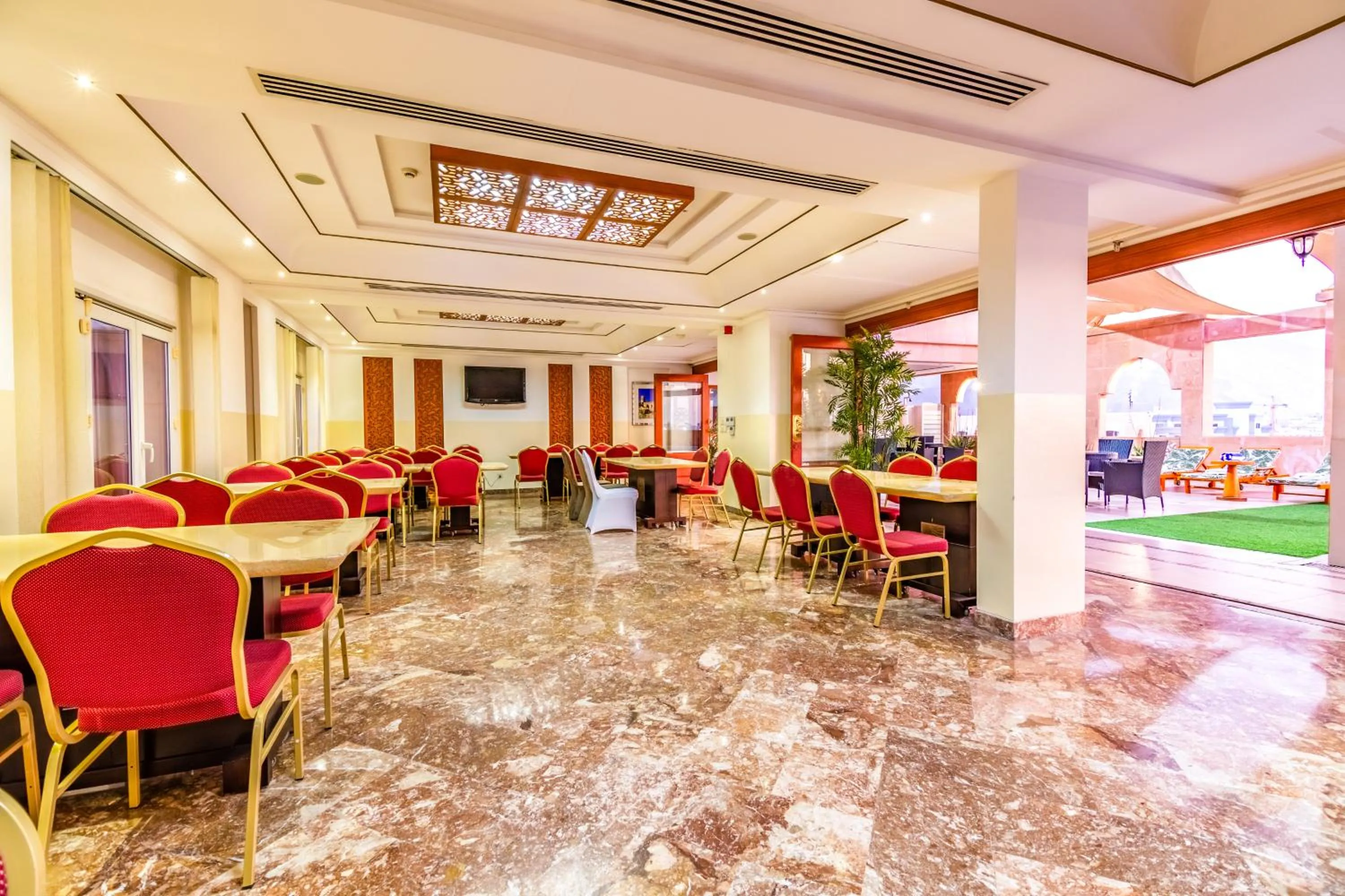 Banquet/Function facilities, Restaurant/Places to Eat in The Platinum Hotel