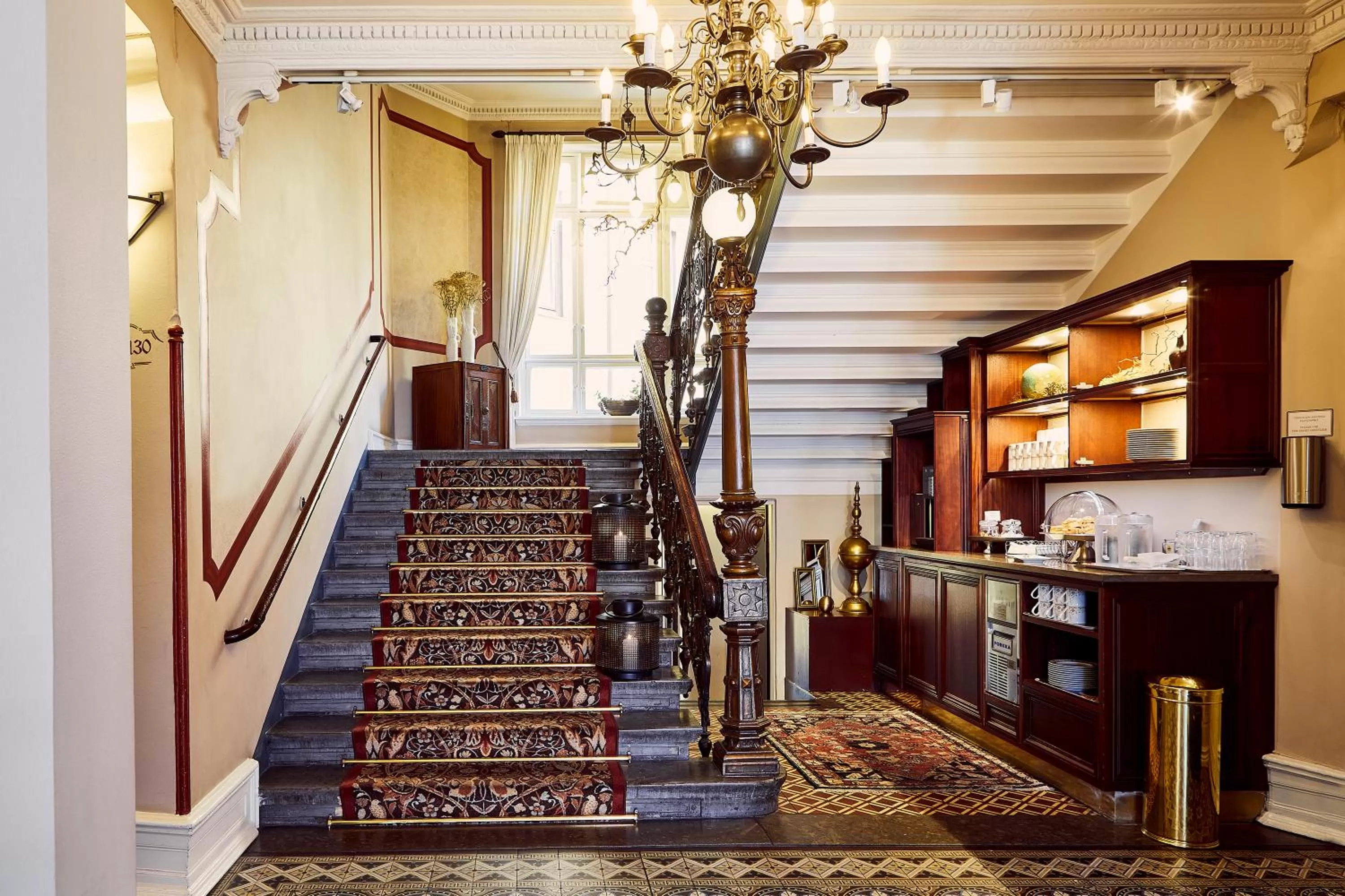 Lobby or reception in Hotel Royal