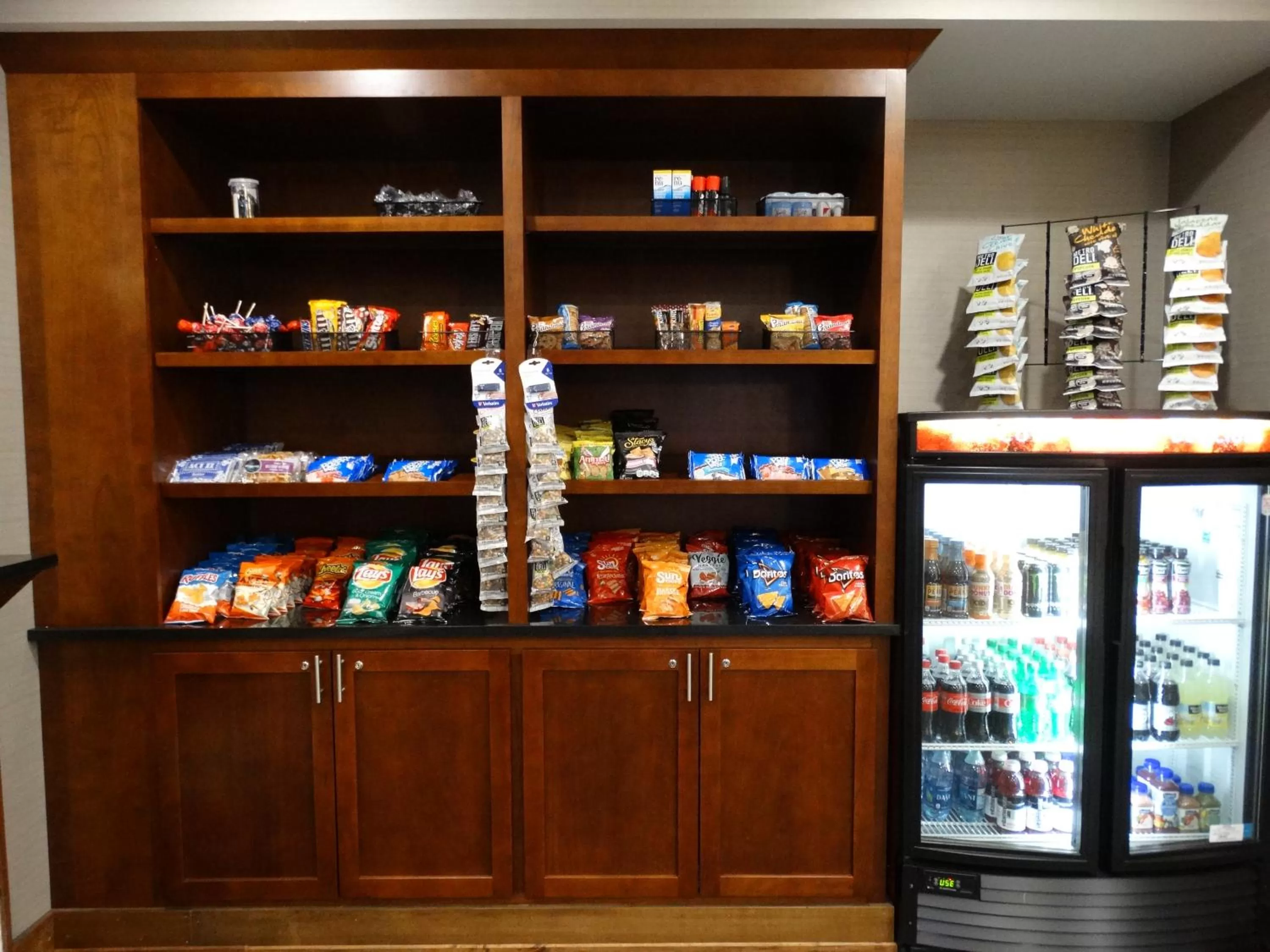 On-site shops in Best Western Premier Airport/Expo Center Hotel