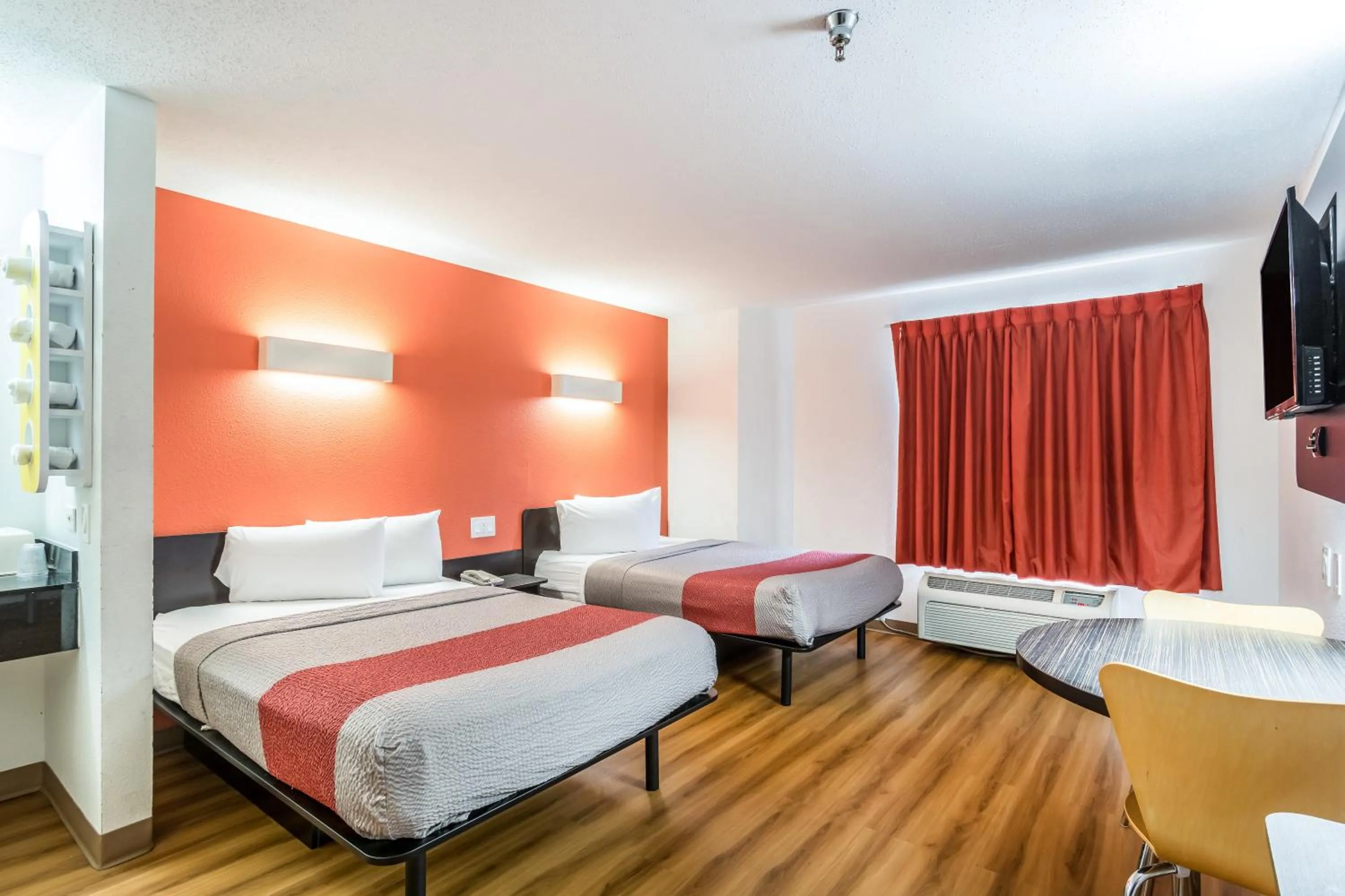 Bedroom, Bed in Motel 6-Harvey, IL