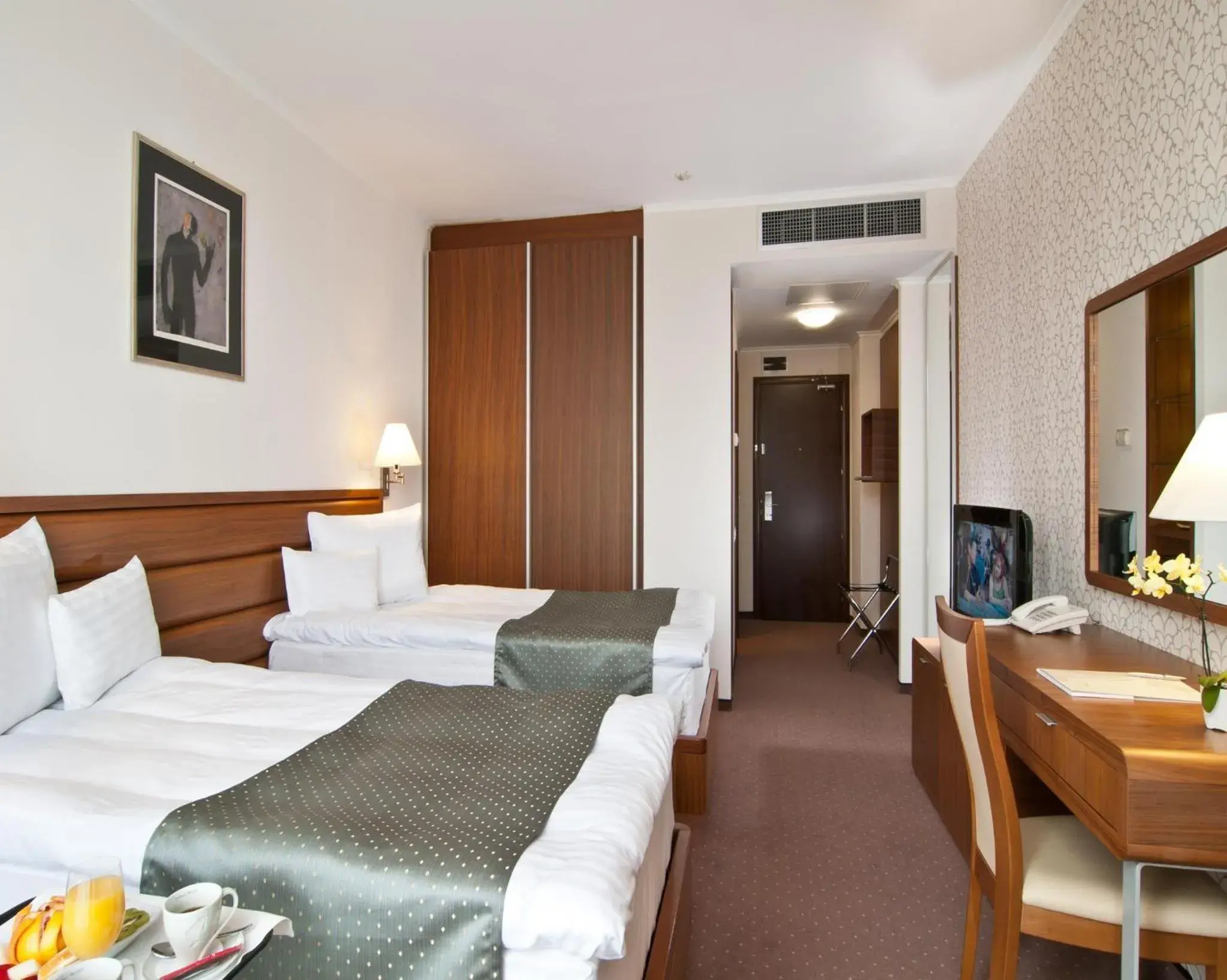 Twin Room - single occupancy - Mobility Access/Non-Smoking in Wyndham Cluj Twin Room - single occupancy - Mobility Access/Non-Smoking in Wyndham Cluj