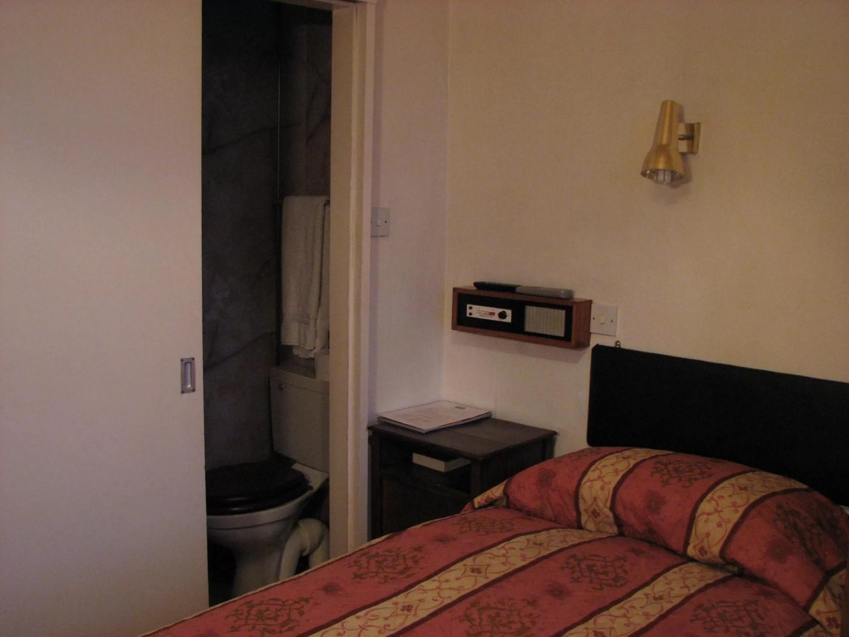 Bed in Lancaster Hotel