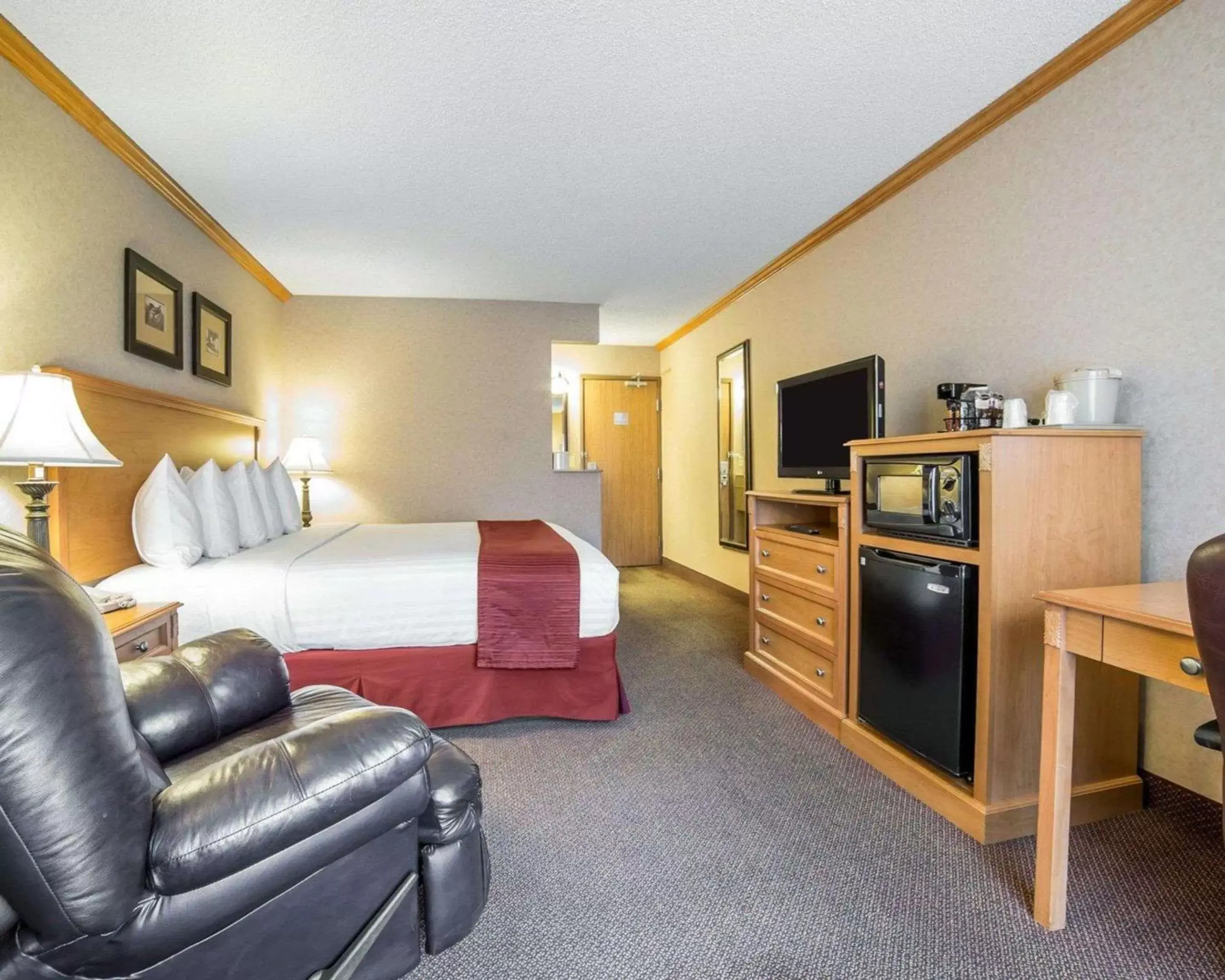 King Room - Non-Smoking in Quality Inn & Suites Casper near Event Center King Room - Non-Smoking in Quality Inn & Suites Casper near Event Center