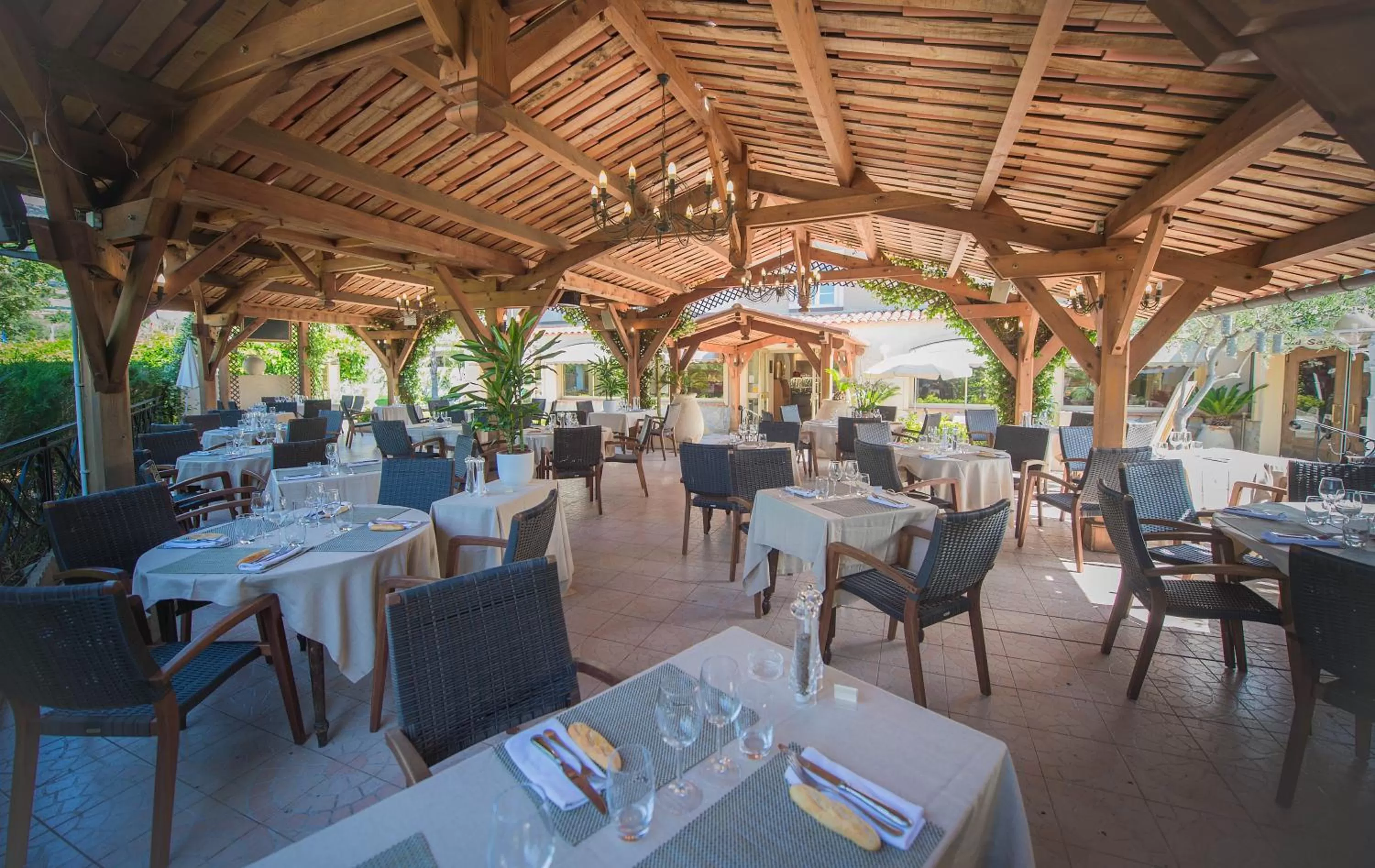 Restaurant/places to eat in Appart Hotel Lou Castelet