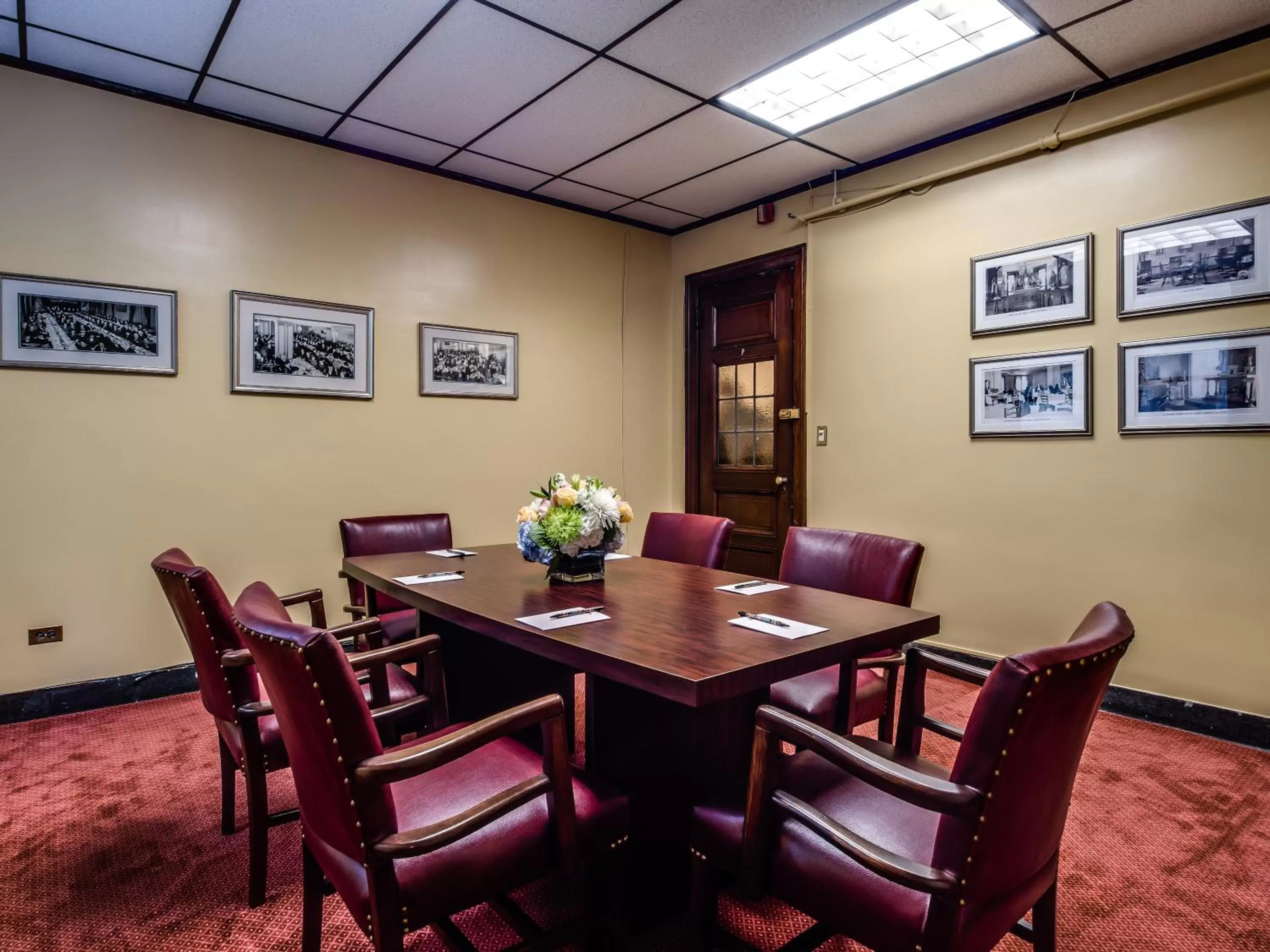 Business facilities in Leo House