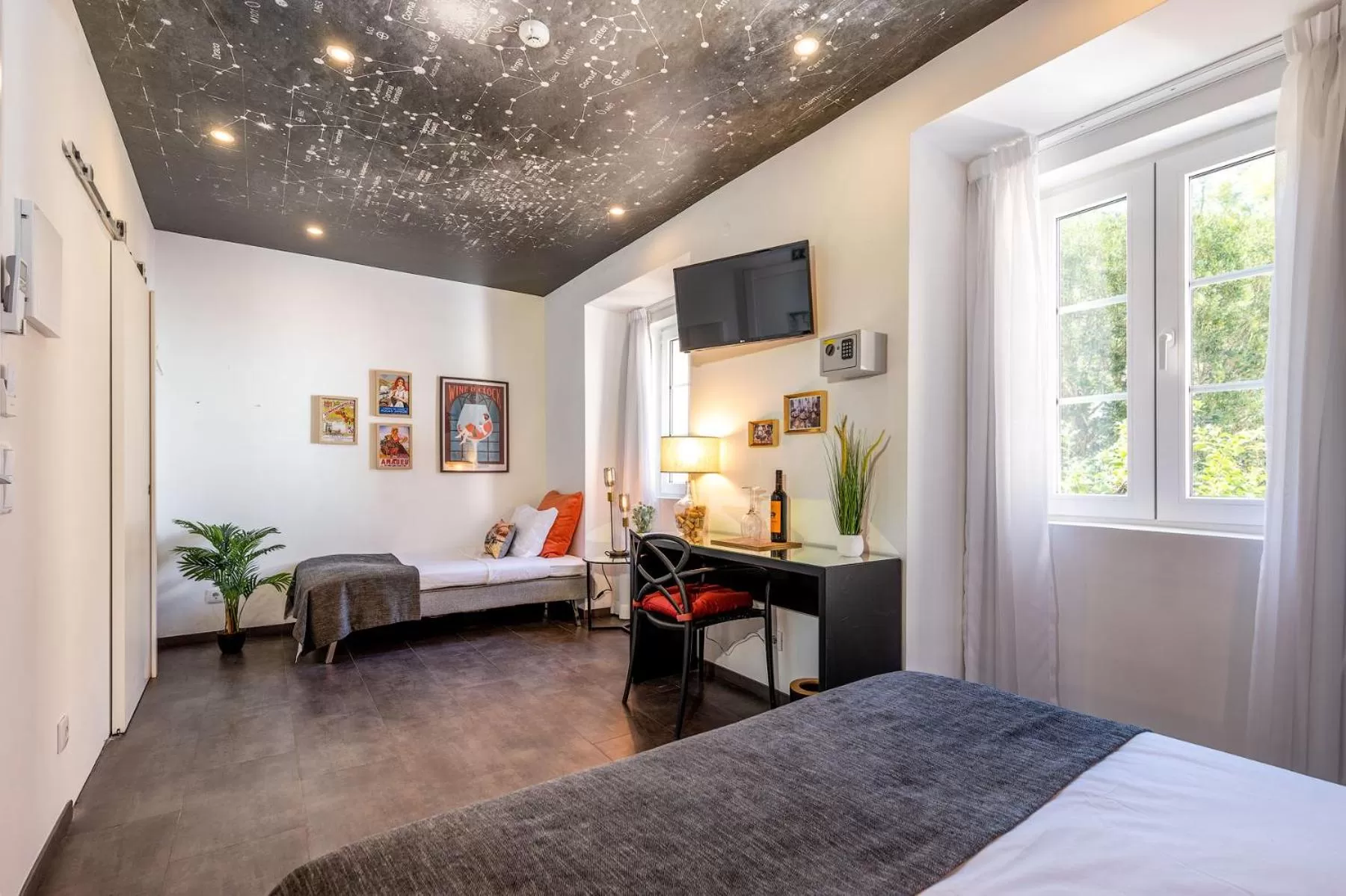 Bed in Lisbon Wine House - Rooms & Suites