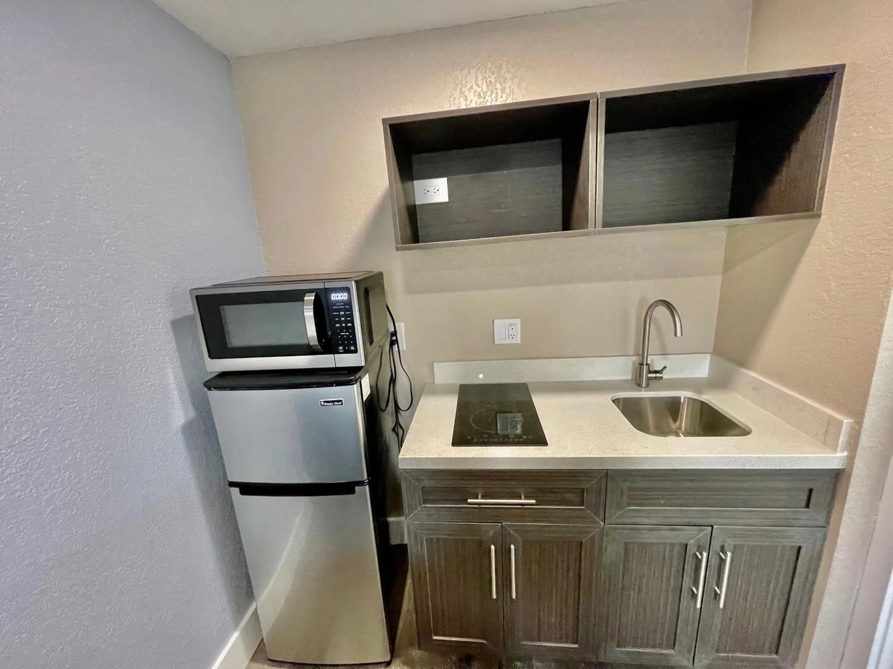 Kitchen or kitchenette in Super 8 by Wyndham Kissimmee-Orlando
