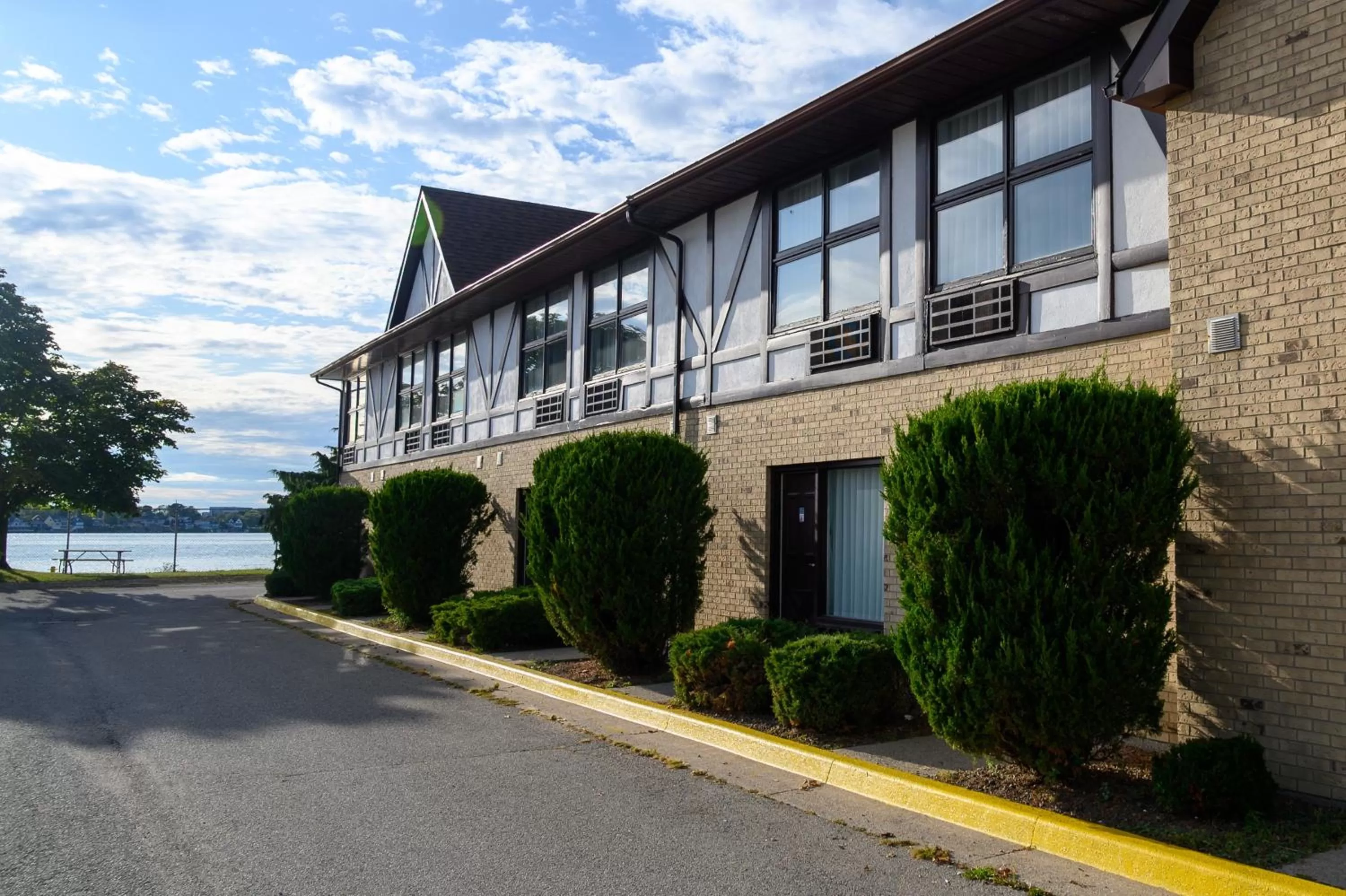 Property building in Days Inn by Wyndham Sarnia Harbourfront