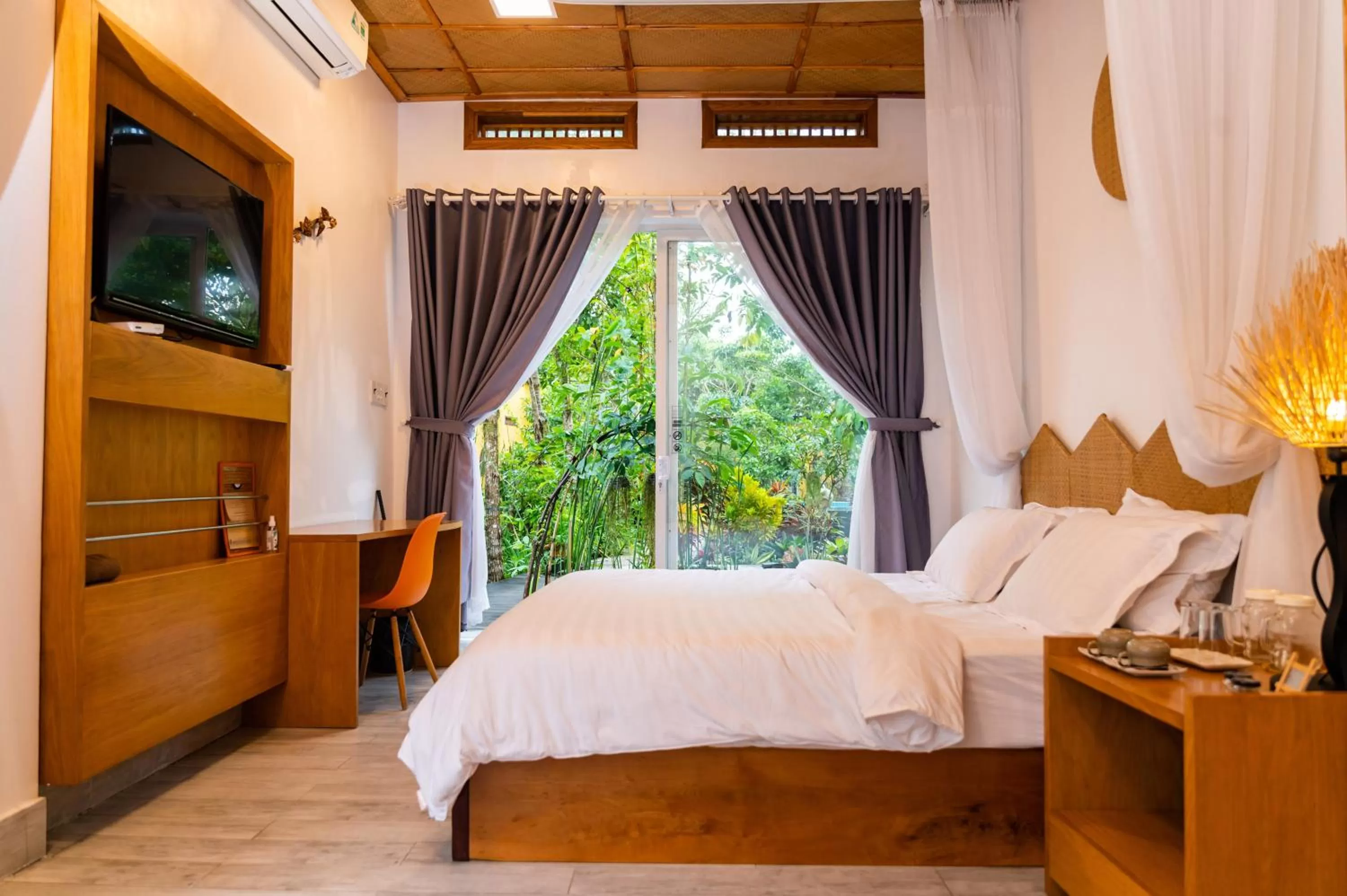 Bedroom, Bed in Binh Minh Eco Lodge