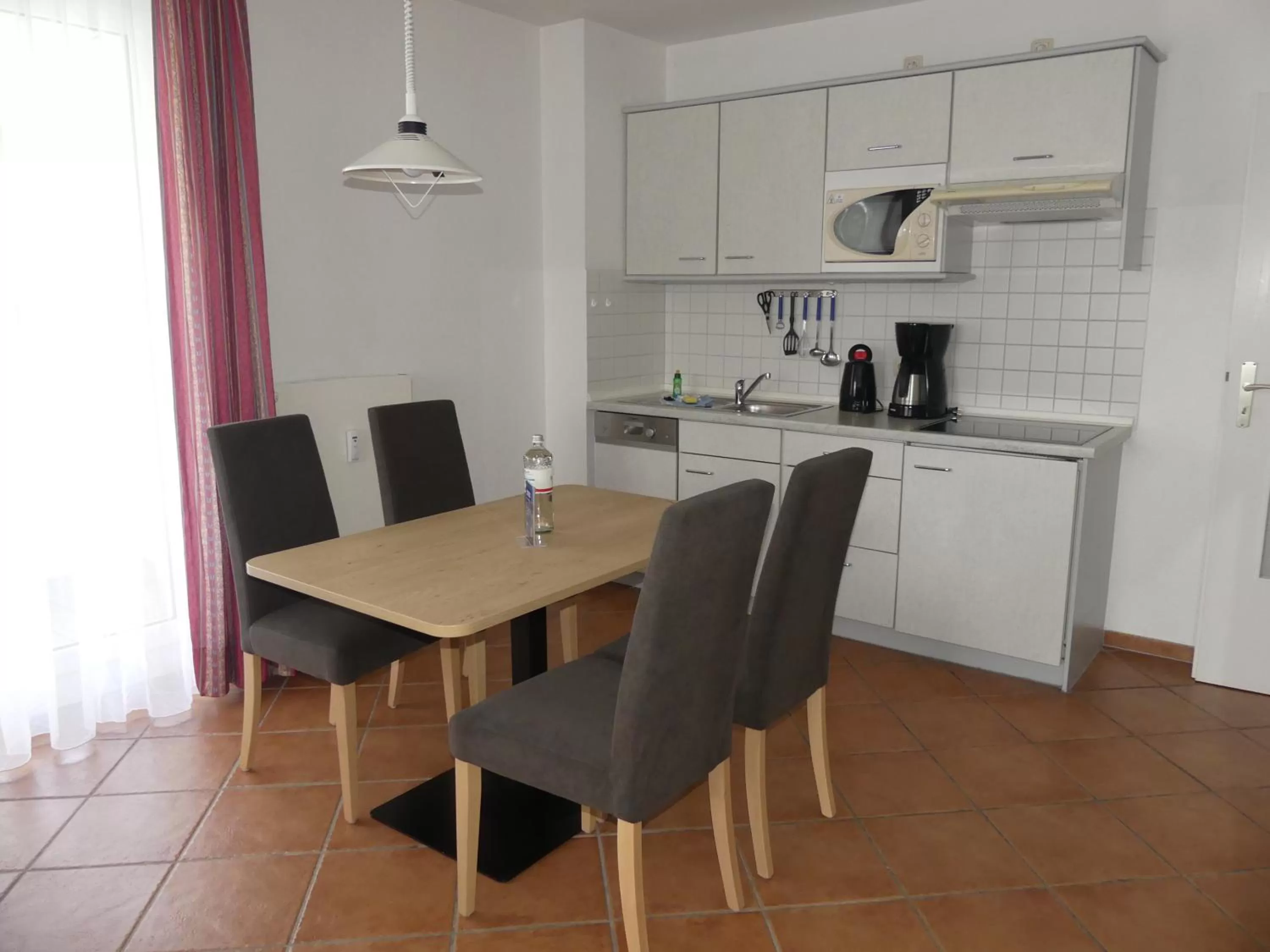 Kitchen or kitchenette, Kitchen/Kitchenette in Apartmenthaus Binzer Sterne
