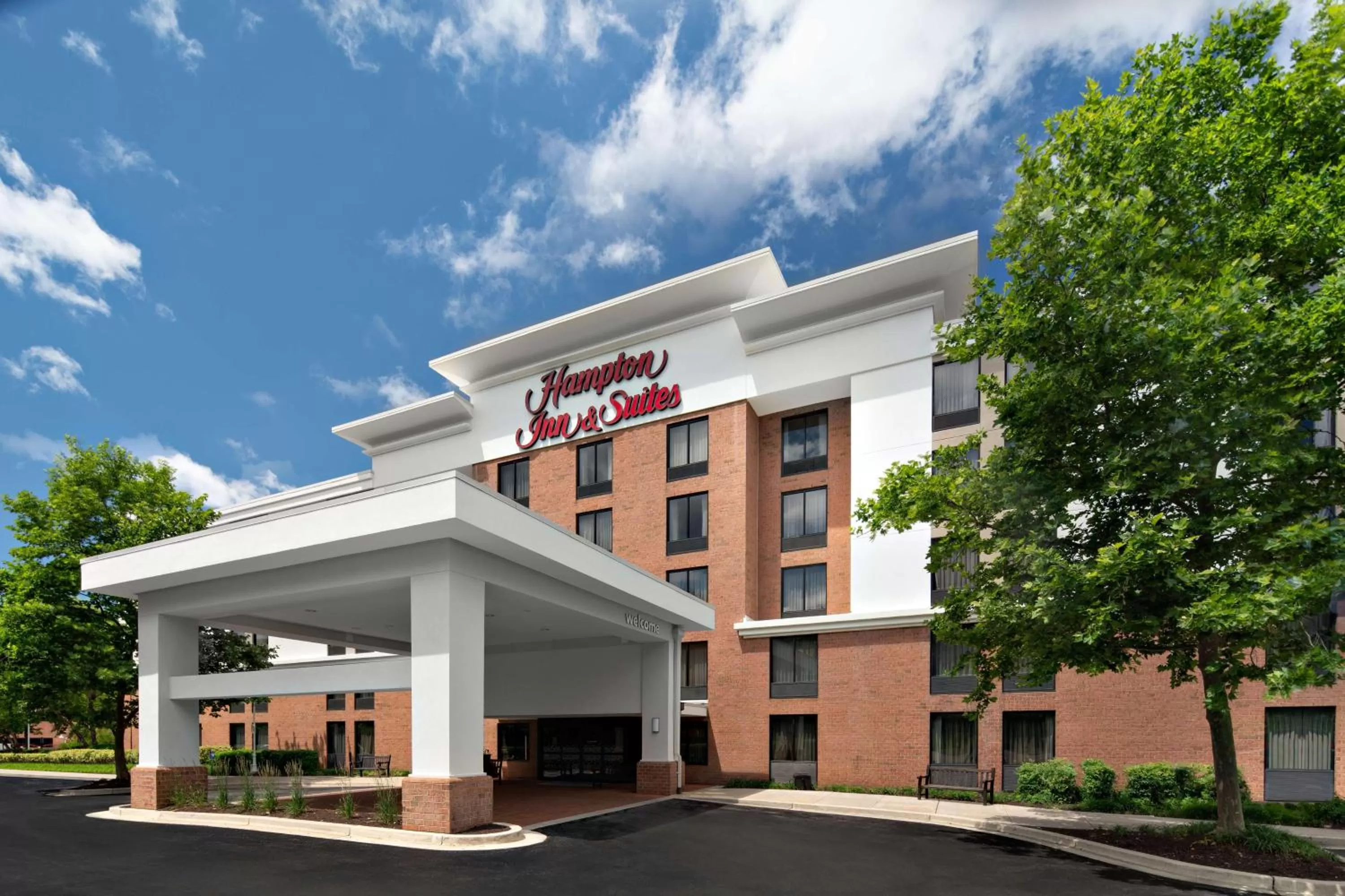 Property building in Hampton Inn & Suites Annapolis
