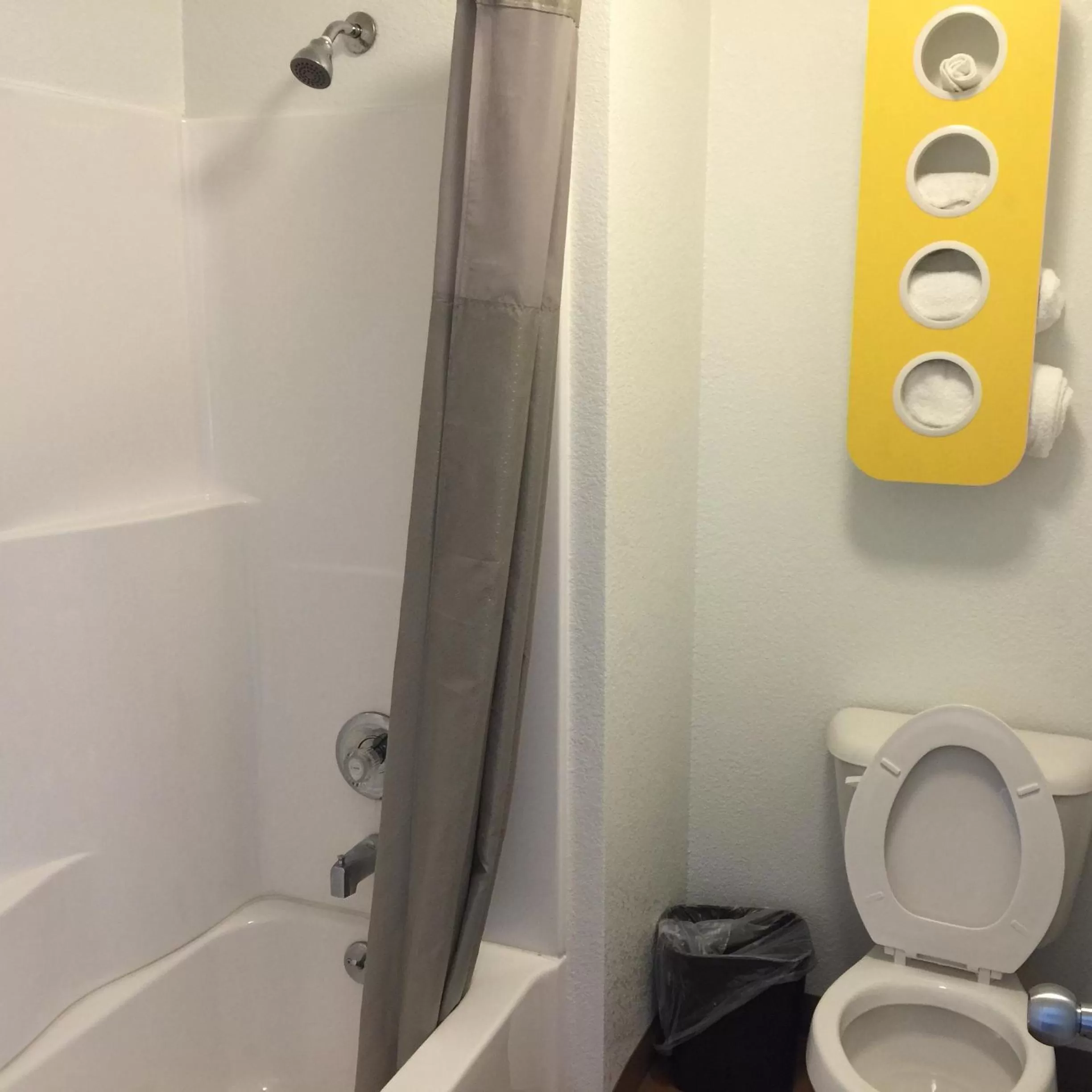 Shower in Motel 6 Bakersfield