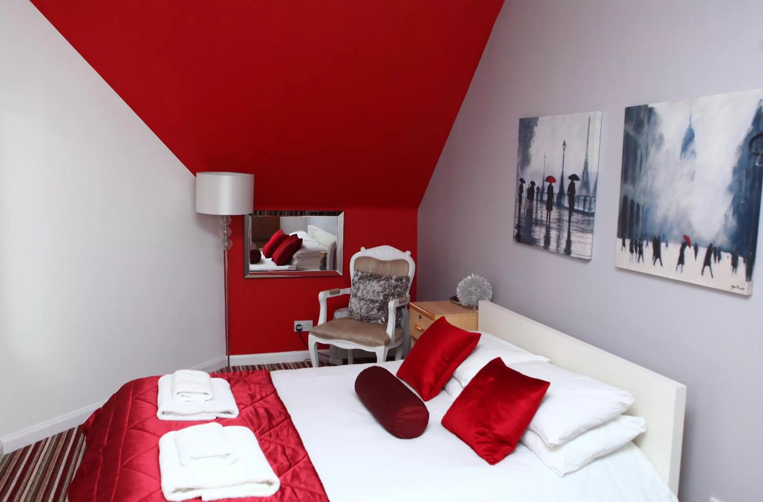 Bedroom, Bed in Rosemount Palace