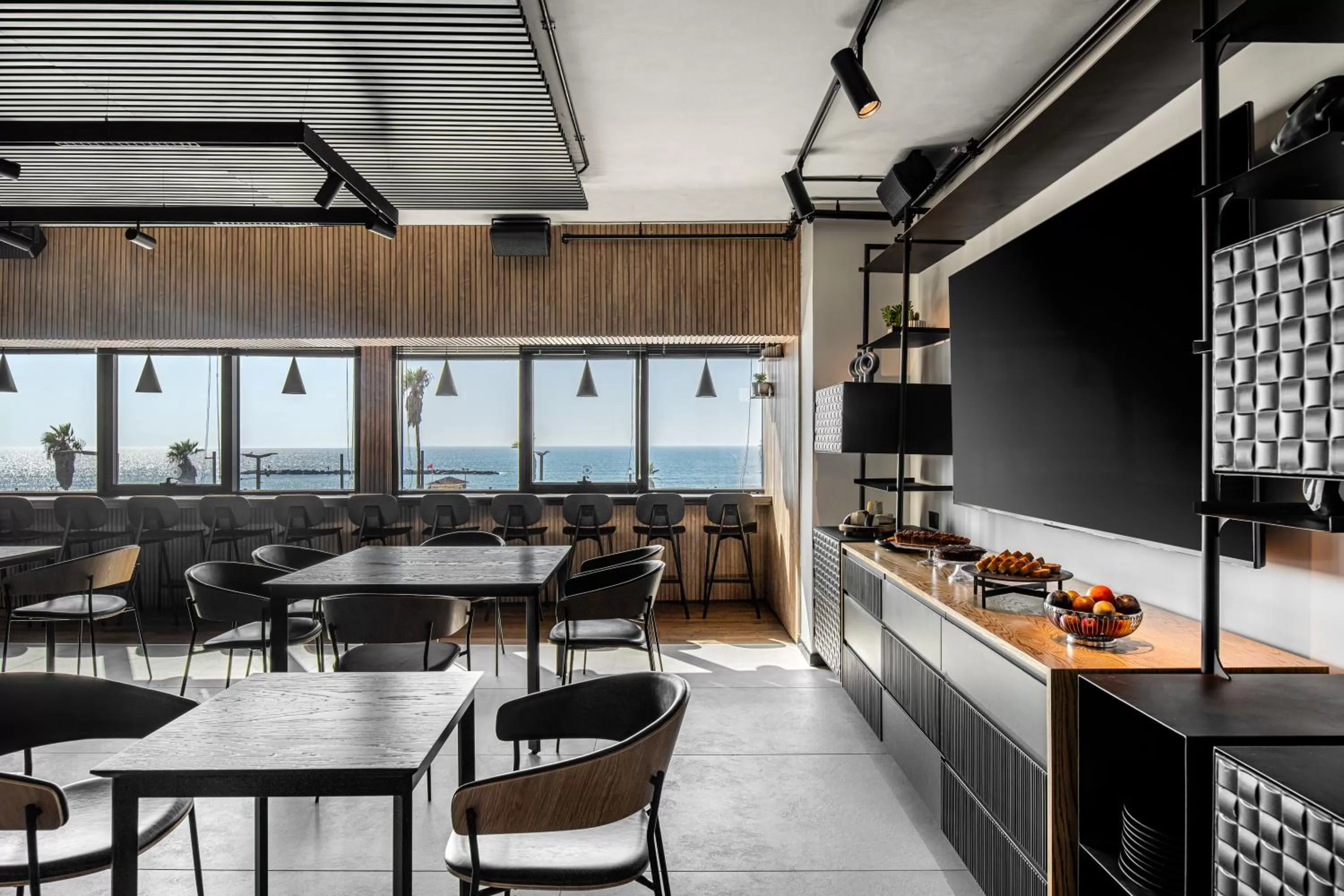 Lounge or bar in Prima Tel Aviv Hotel