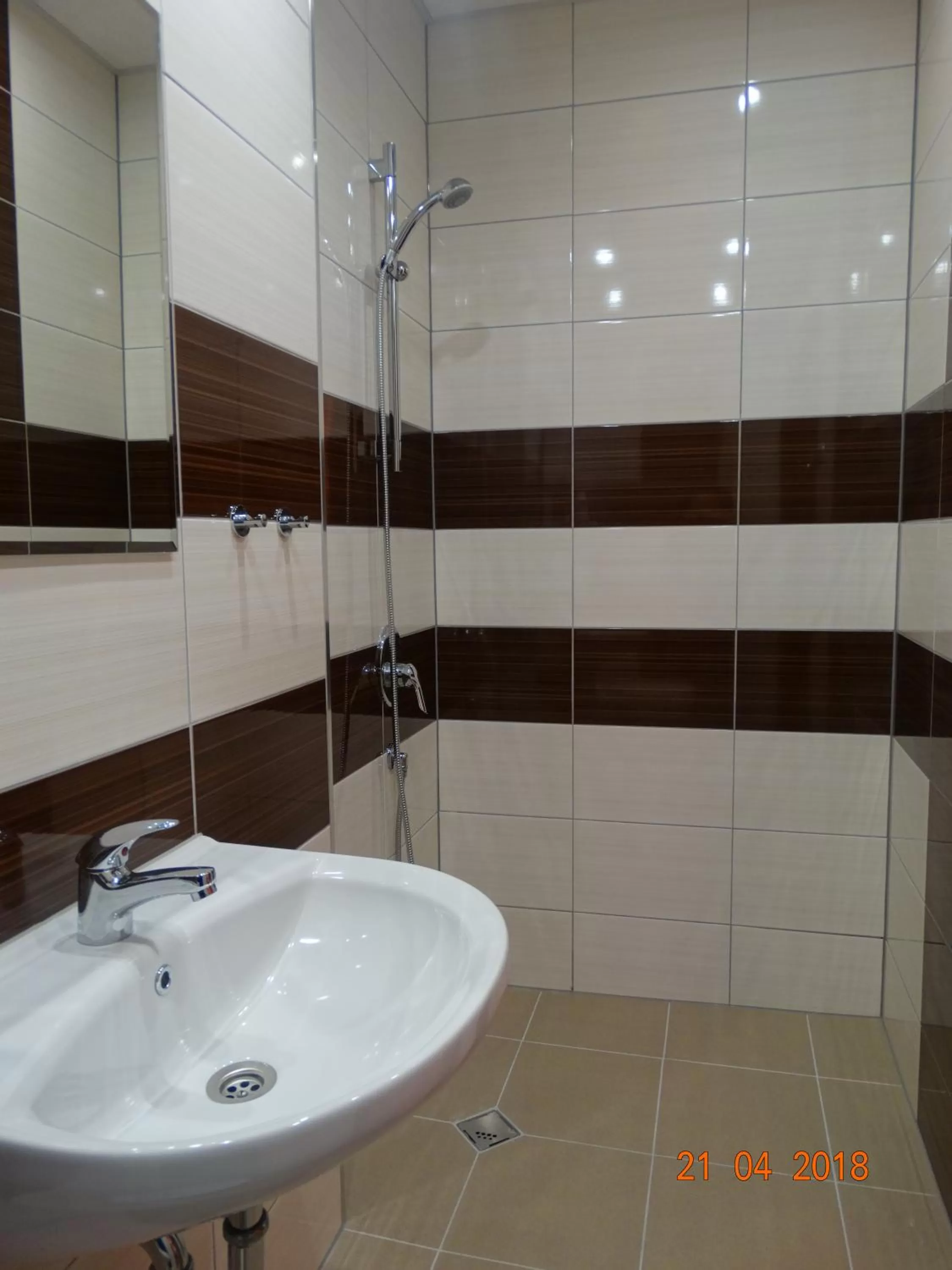 Shower in Hotel Lago Peshtera