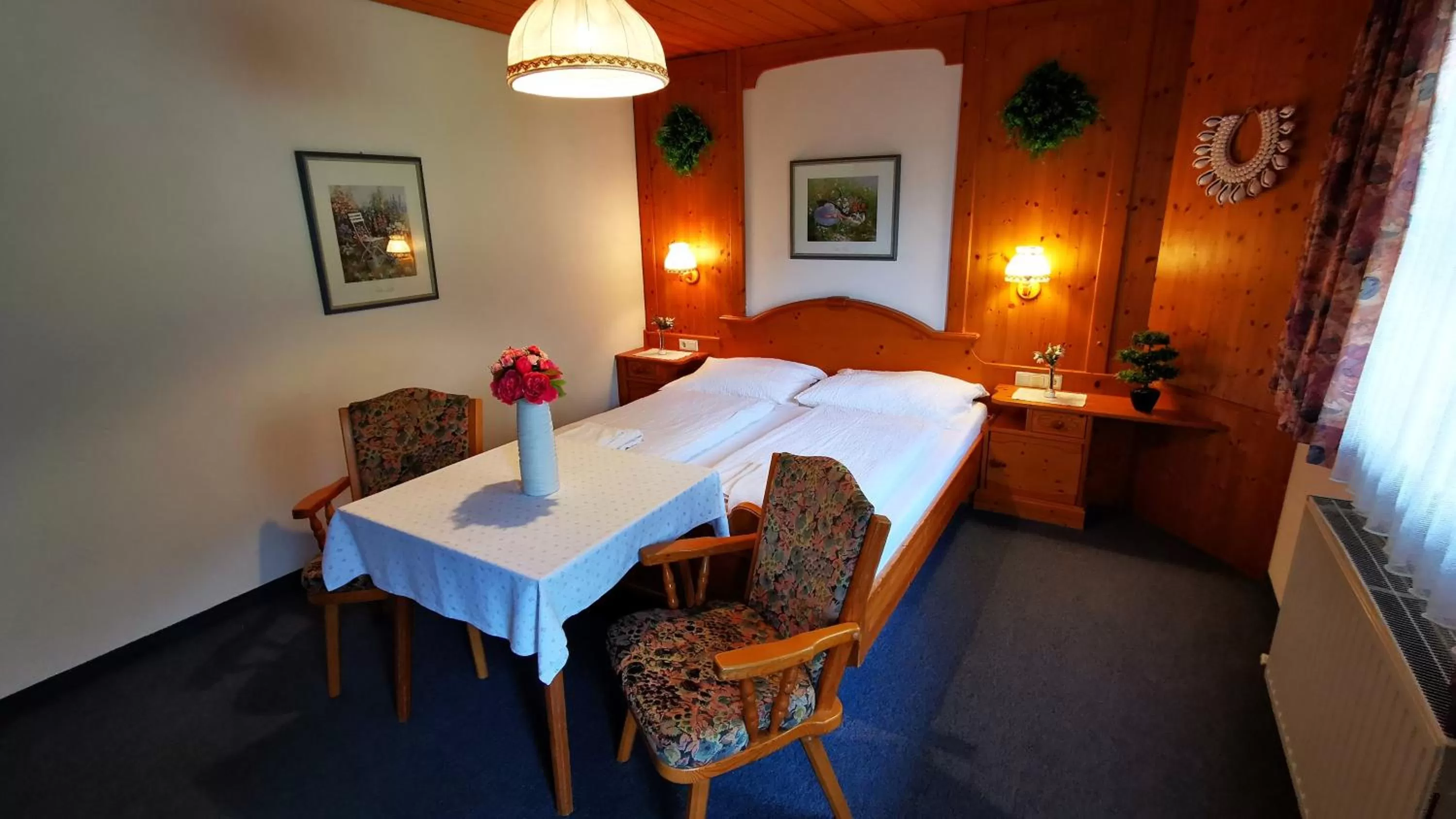 Photo of the whole room, Bed in Gasthof Geronimo