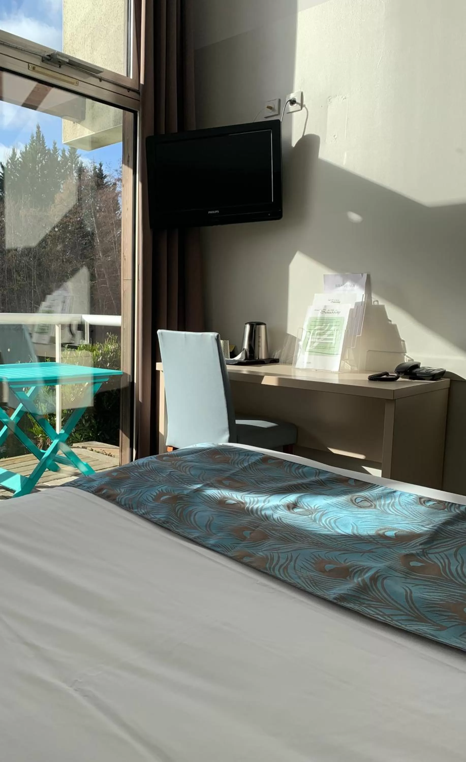 Bed in Hôtel L'ile Du Saussay