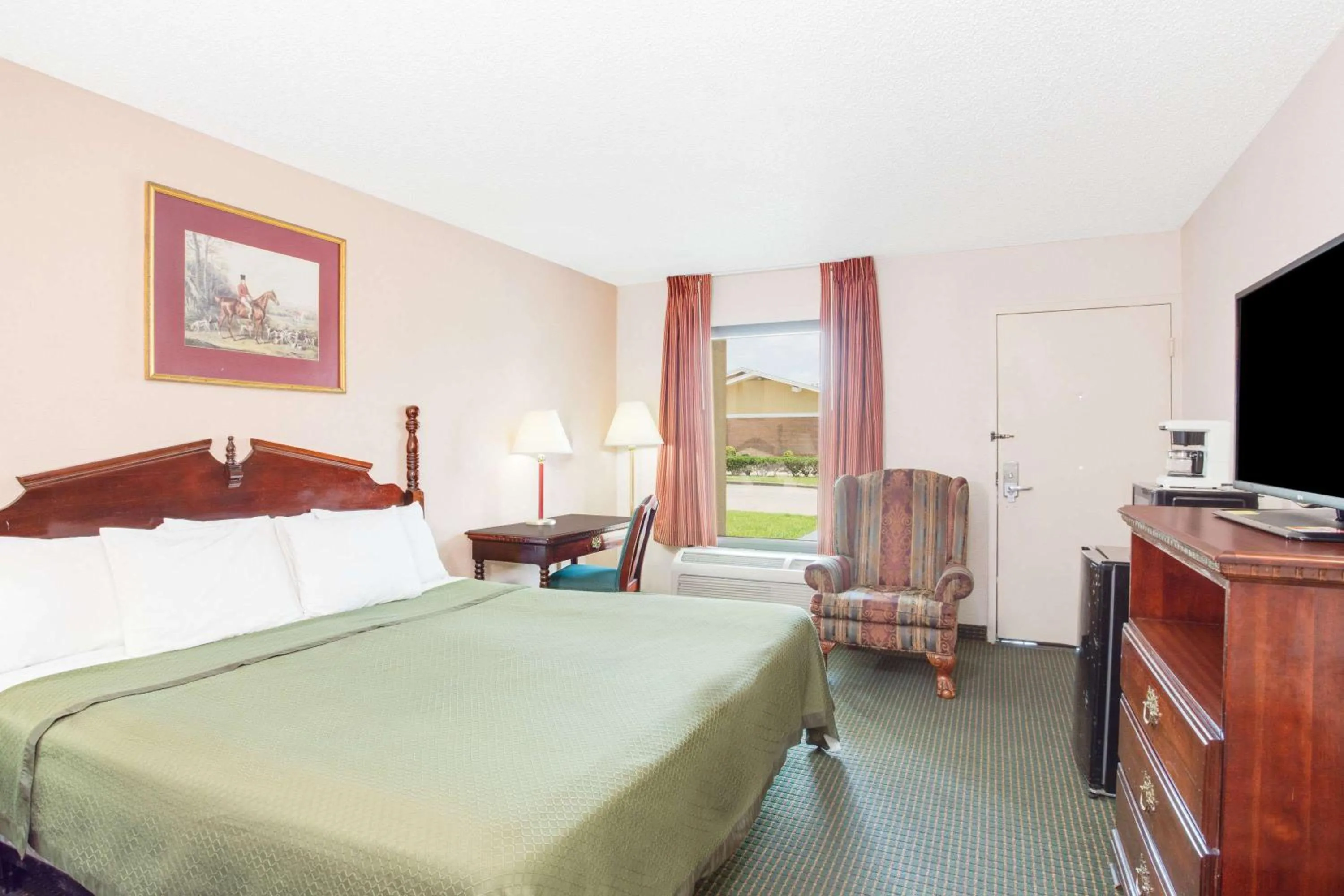 Standard King Room - Smoking in Days Inn by Wyndham Greenville MS