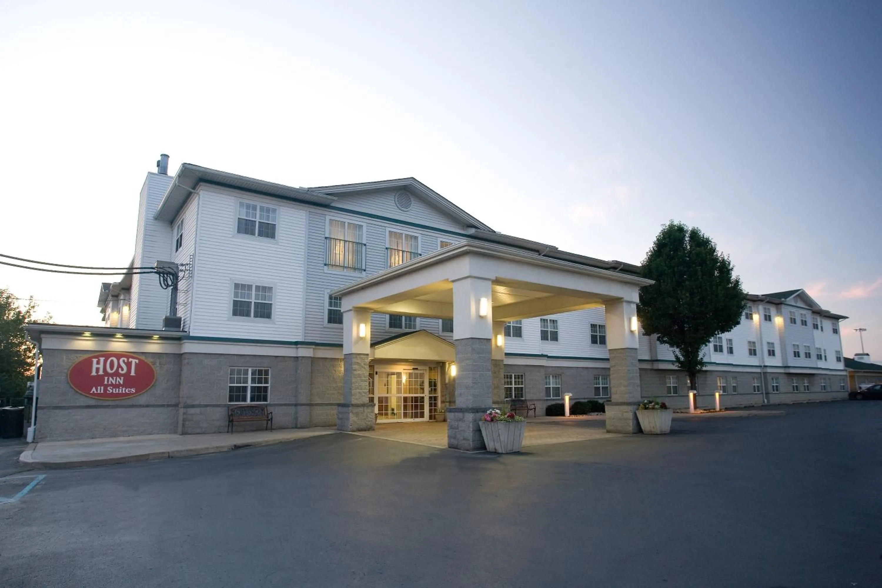 Host Inn an All Suites Hotel