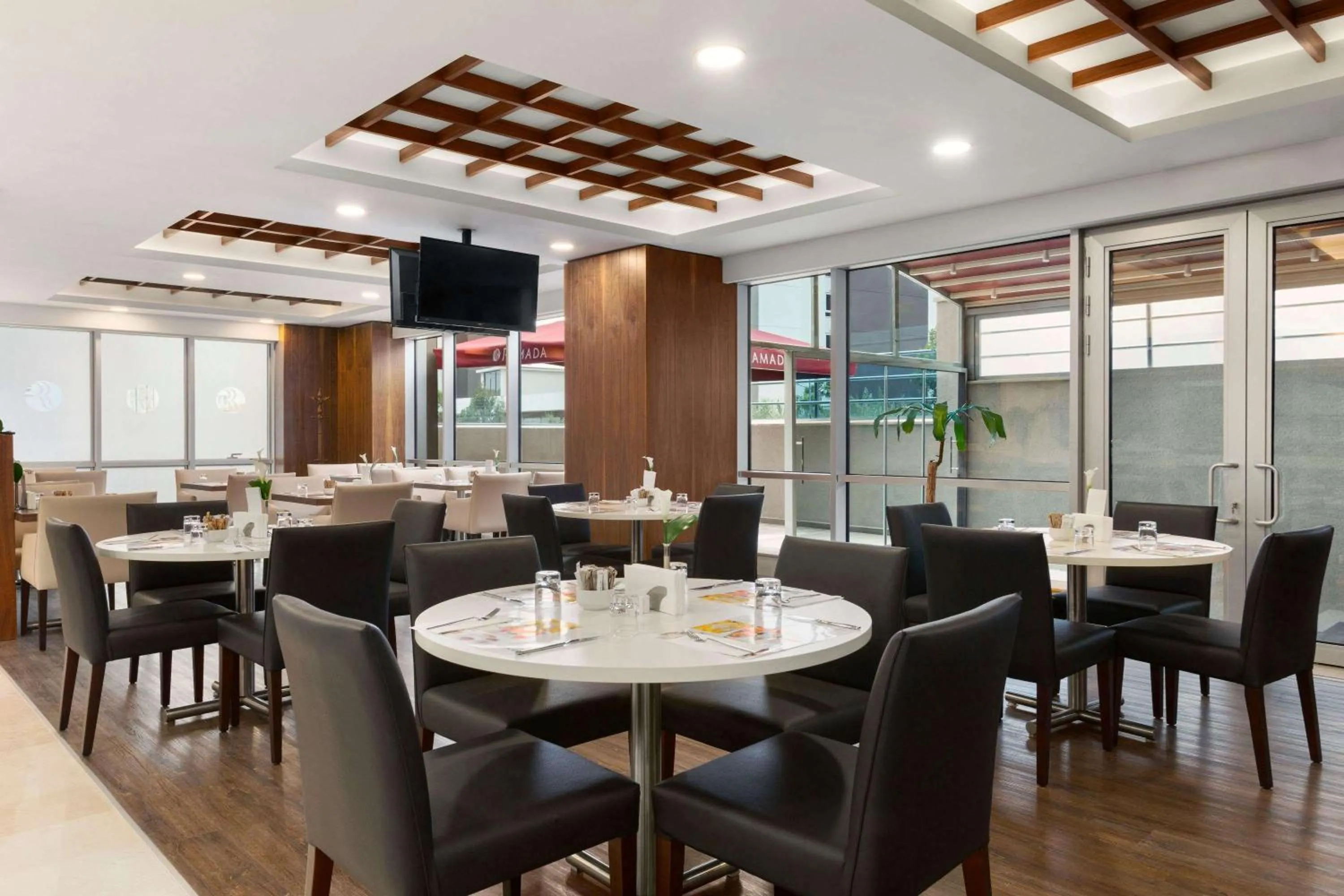 Restaurant/places to eat in Ramada Encore Istanbul Kartal