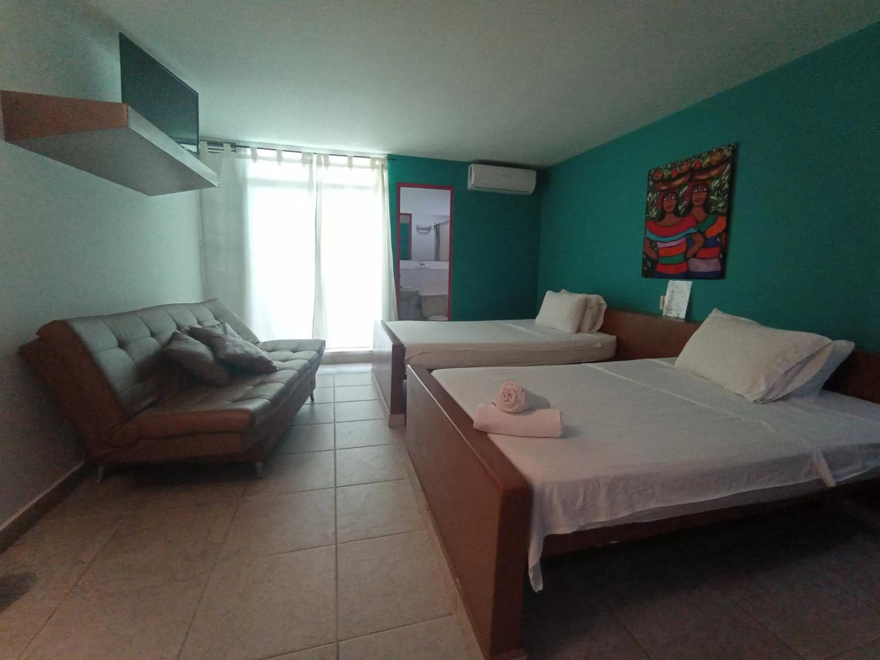 Photo of the whole room, Bed in Rio Escondido