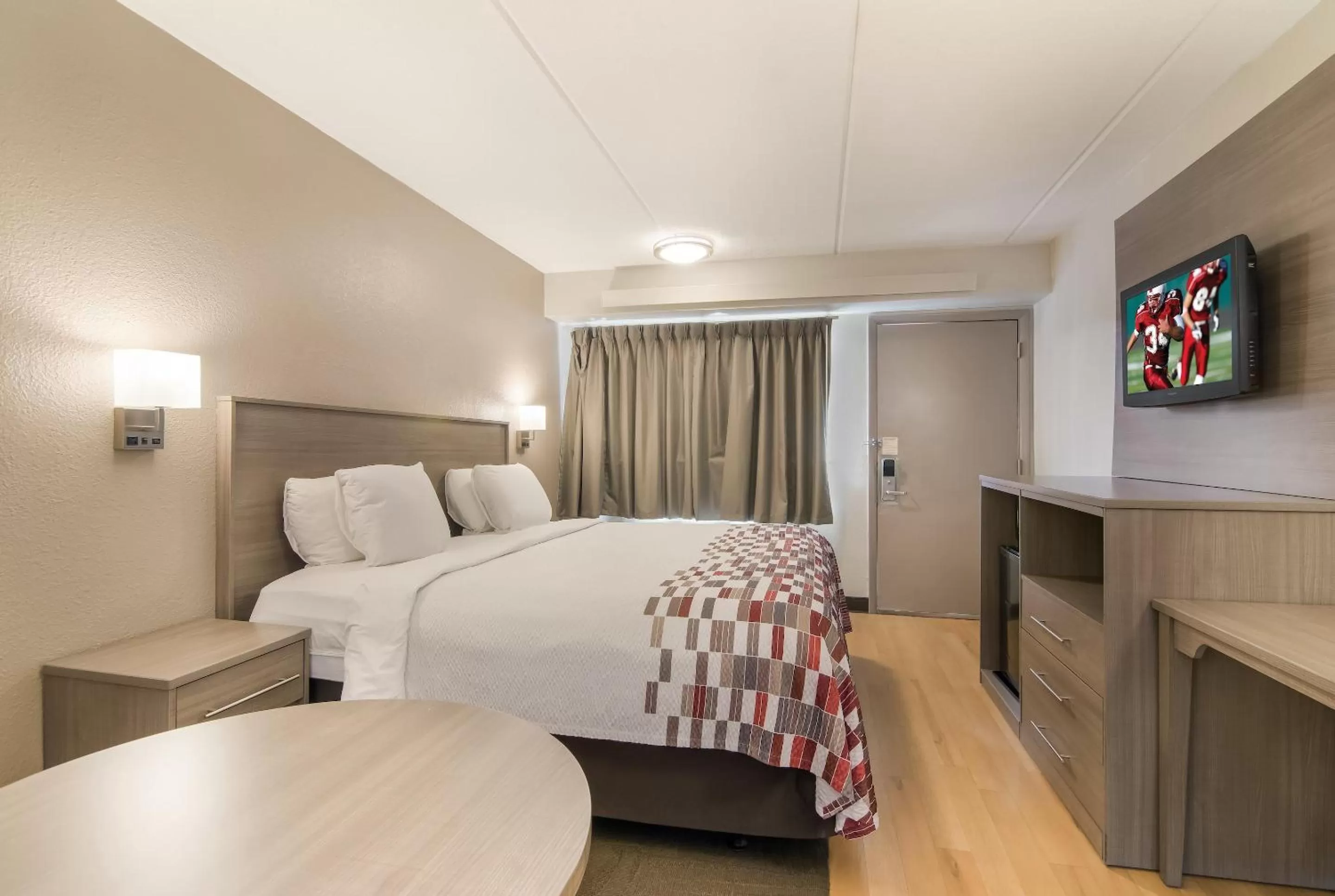 Bedroom, Bed in Red Roof Inn Durham - Triangle Park