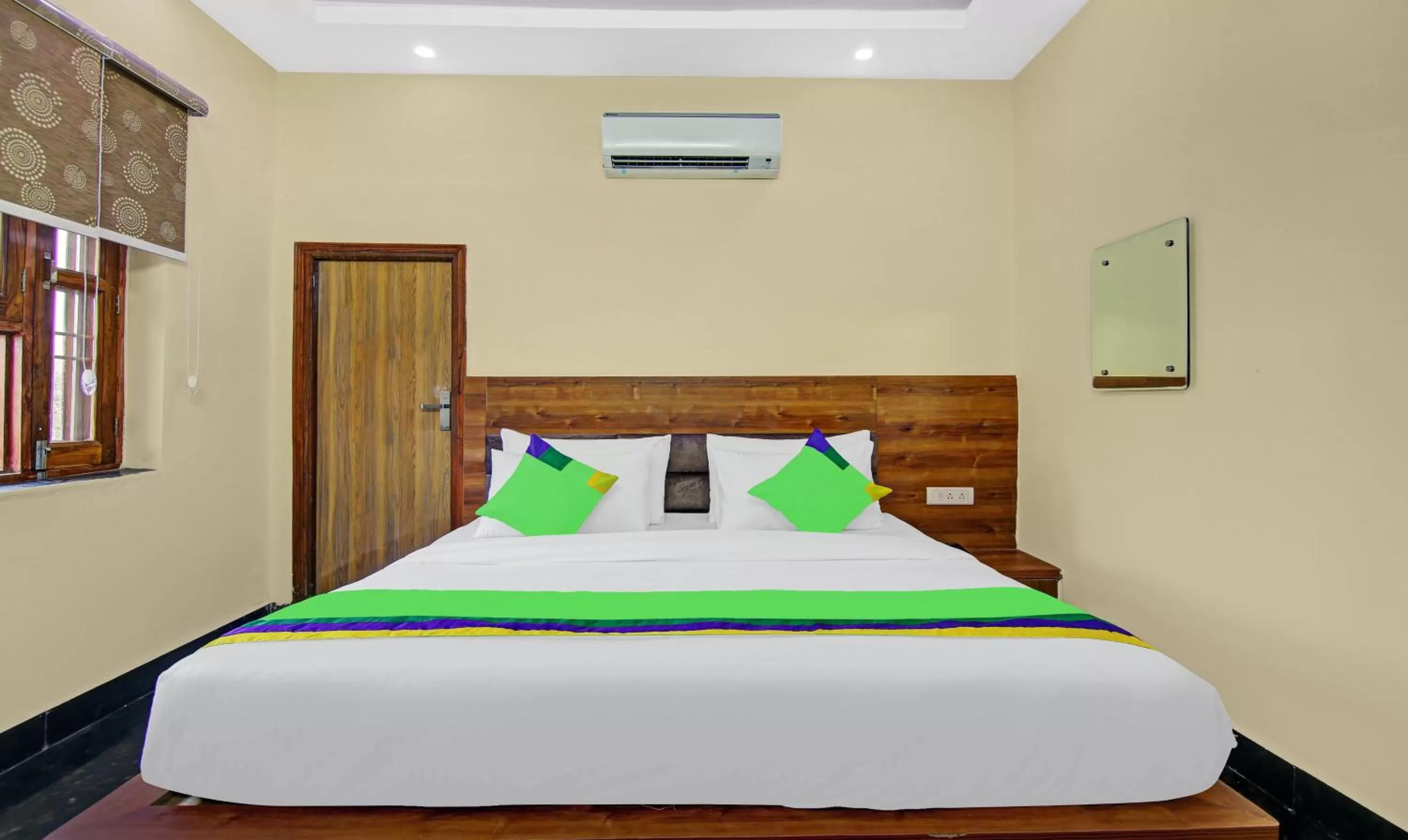 Bed in Treebo The Eden Roc