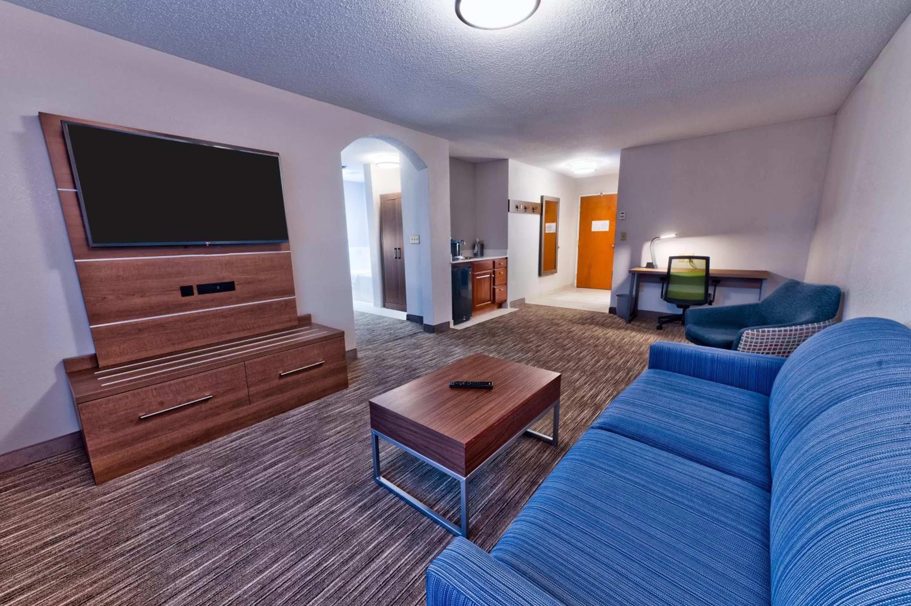 Photo of the whole room in Holiday Inn Express Hotel & Suites Goshen by IHG