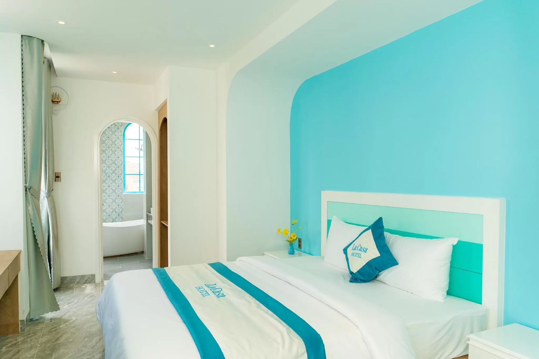 Bed in La Casa Boutique Hotel