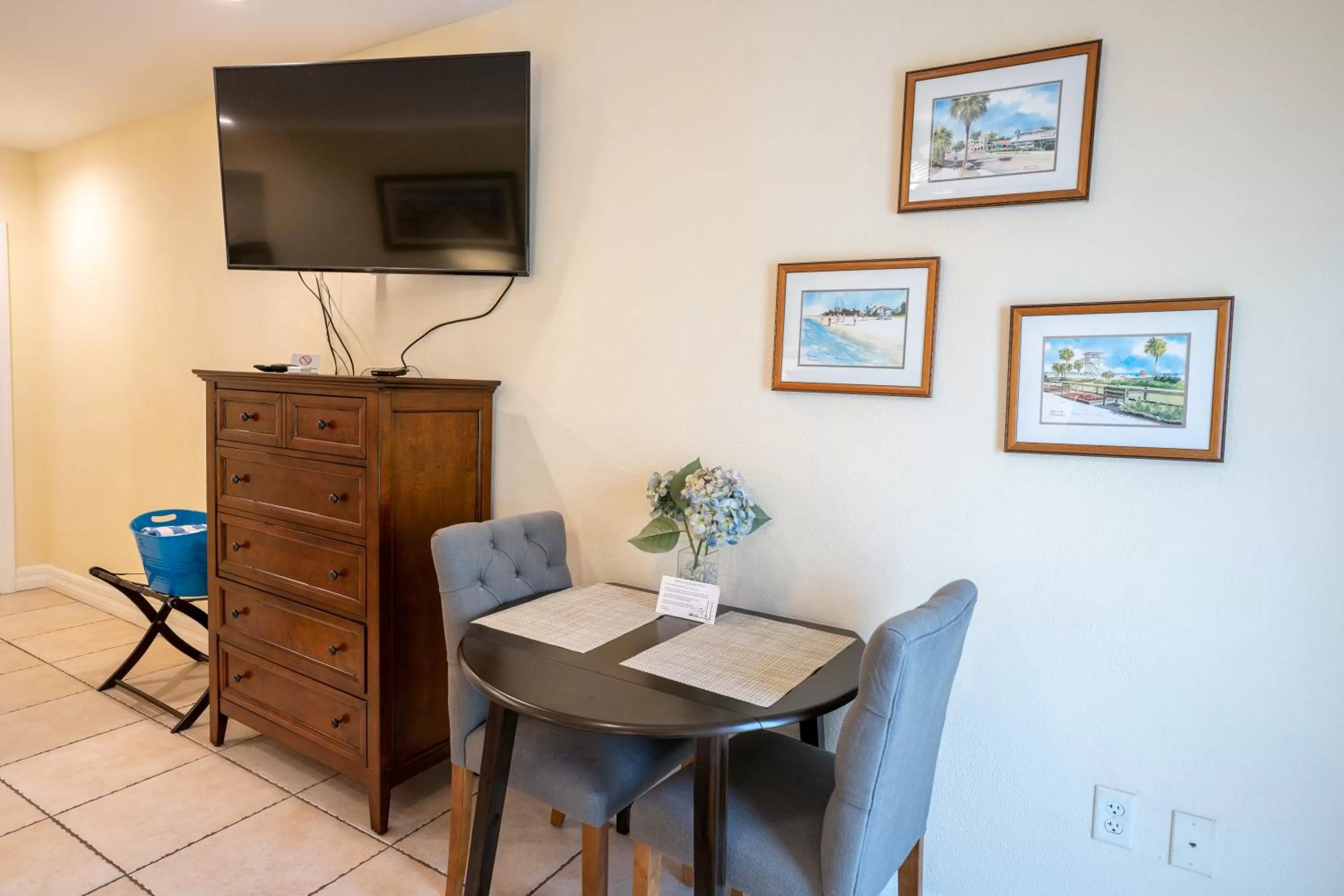 Dining area in The Capri at Siesta