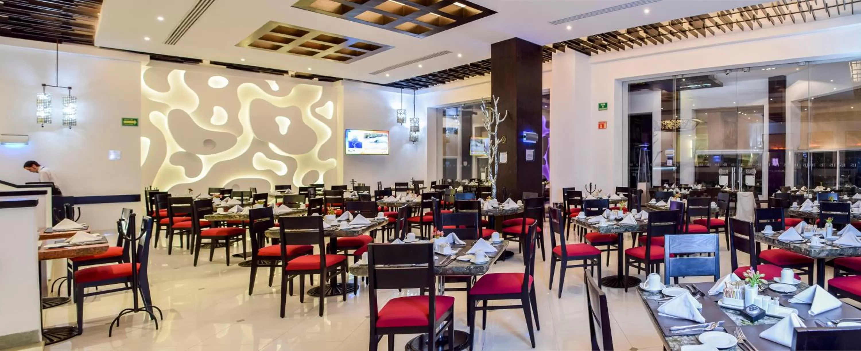 Restaurant/places to eat in HS HOTSSON Hotel Leon