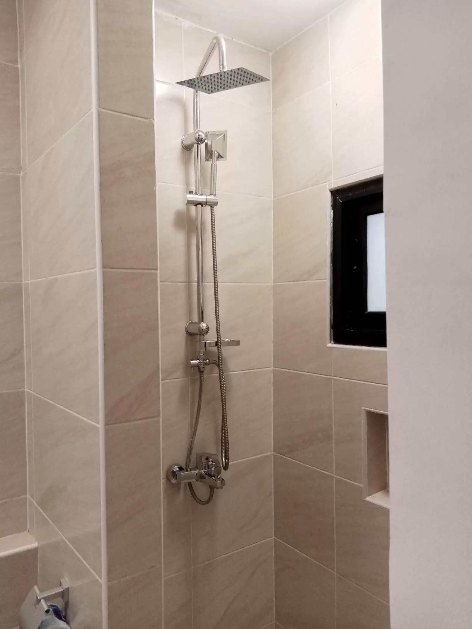 Shower in Ikopa Hôtel Madagascar