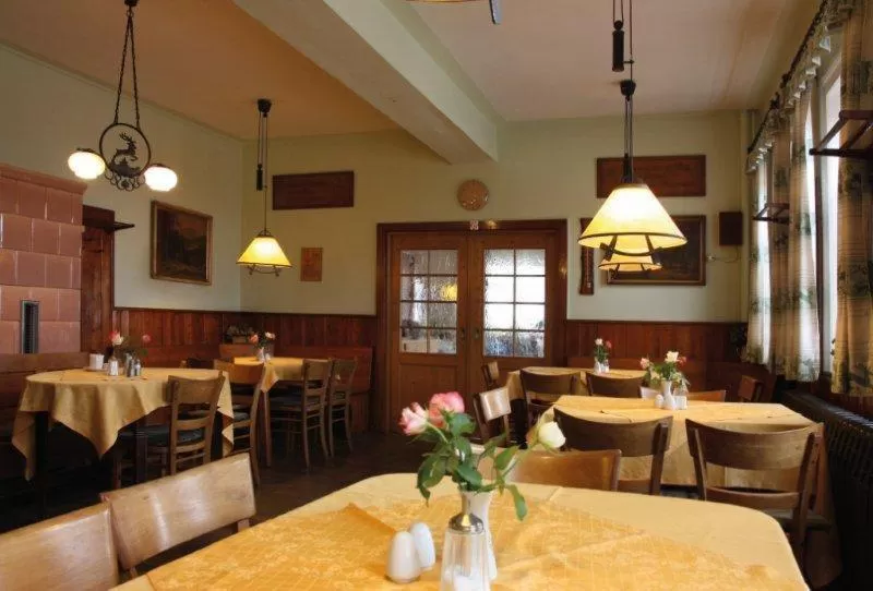 Restaurant/Places to Eat in Zum Roten Hirsch im Grünen Wald