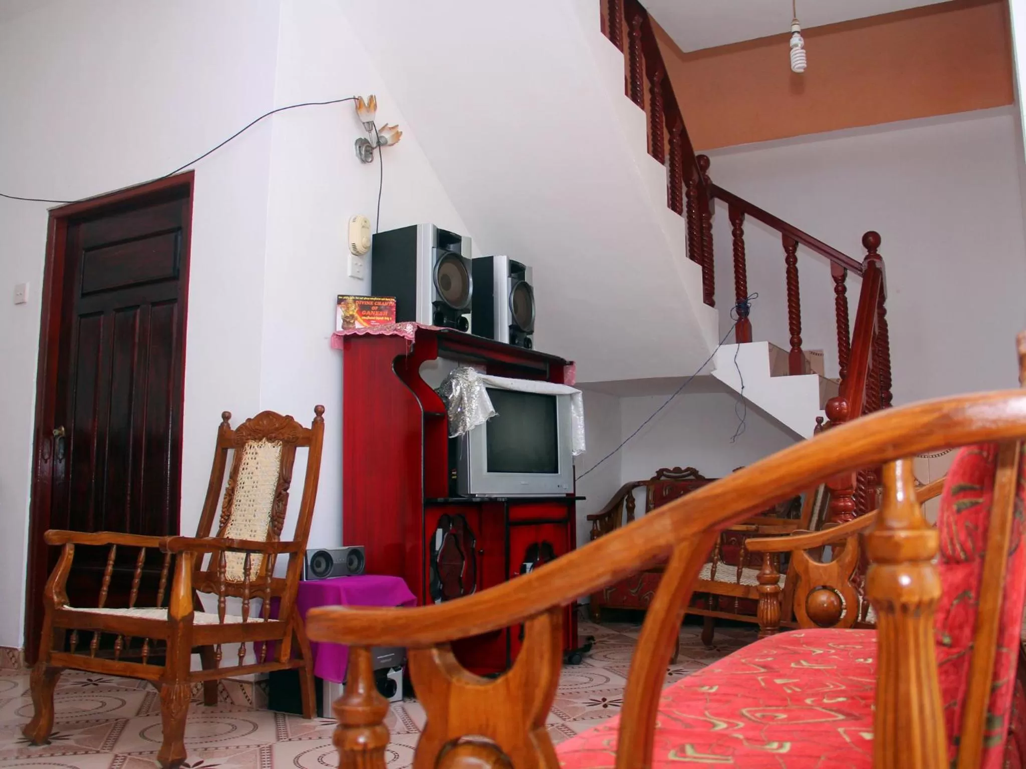 Communal lounge/ TV room in Dilan Guest