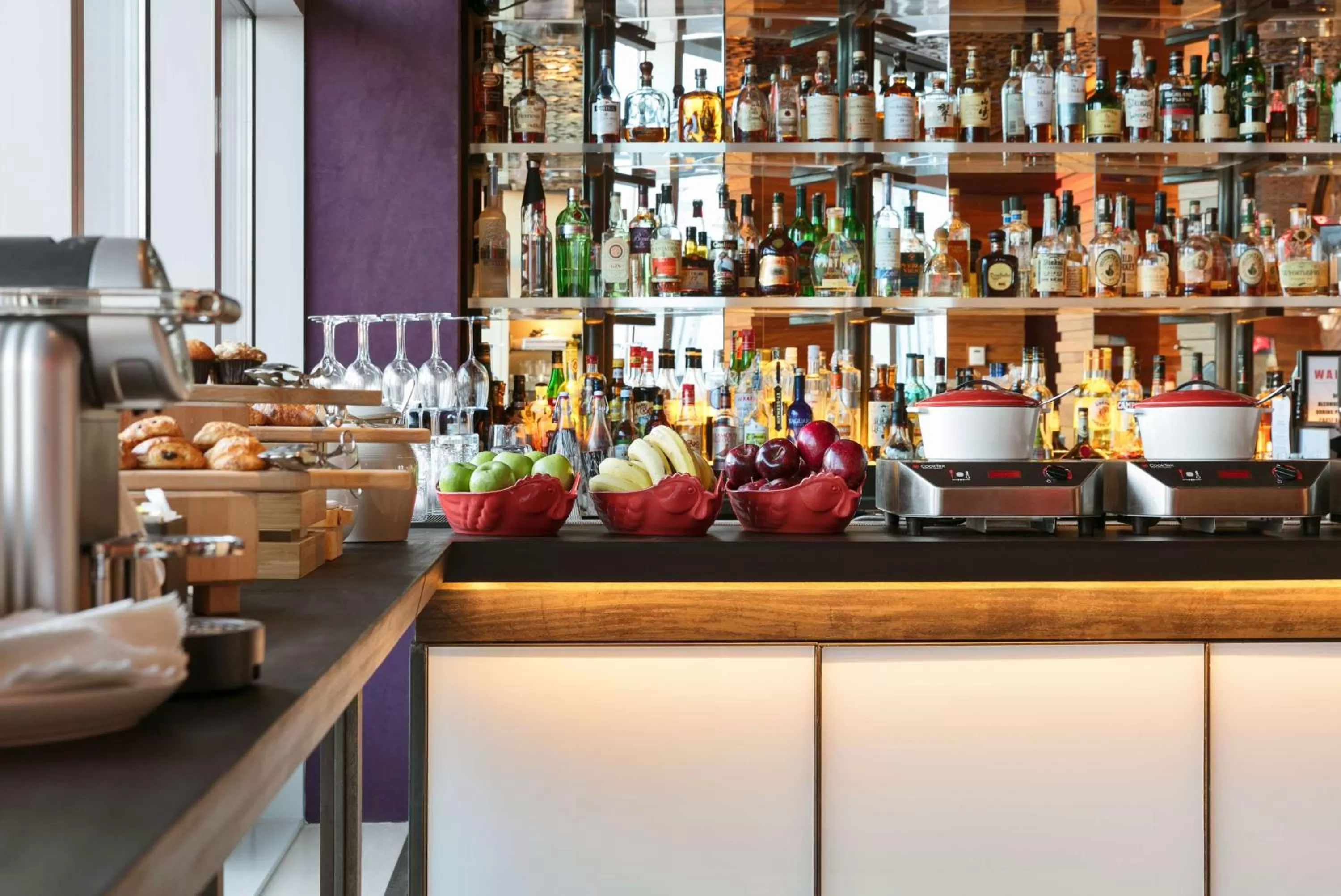 Lounge or bar in Hyatt Centric Times Square New York