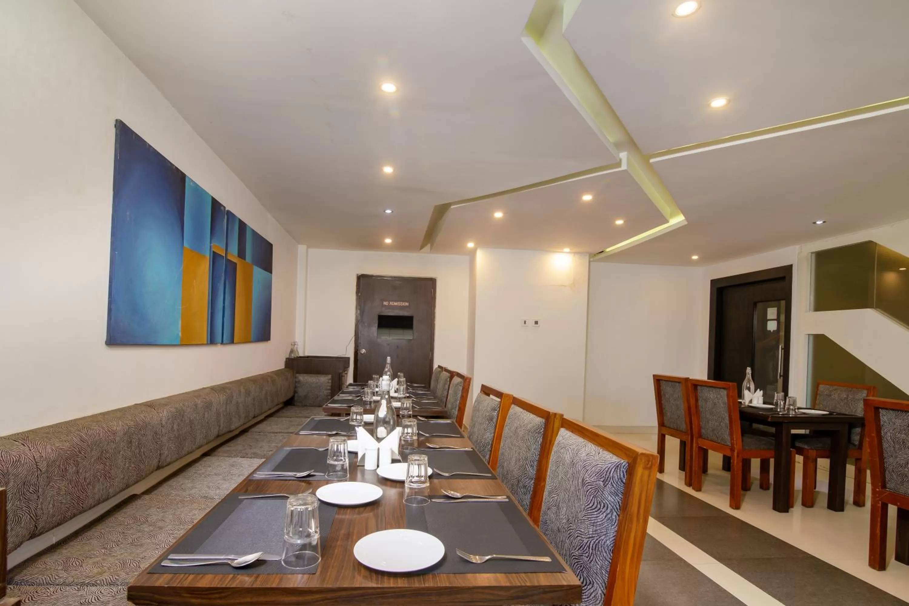 Restaurant/Places to Eat in Muscatel Yavachi - 400 Mts from MG Marg