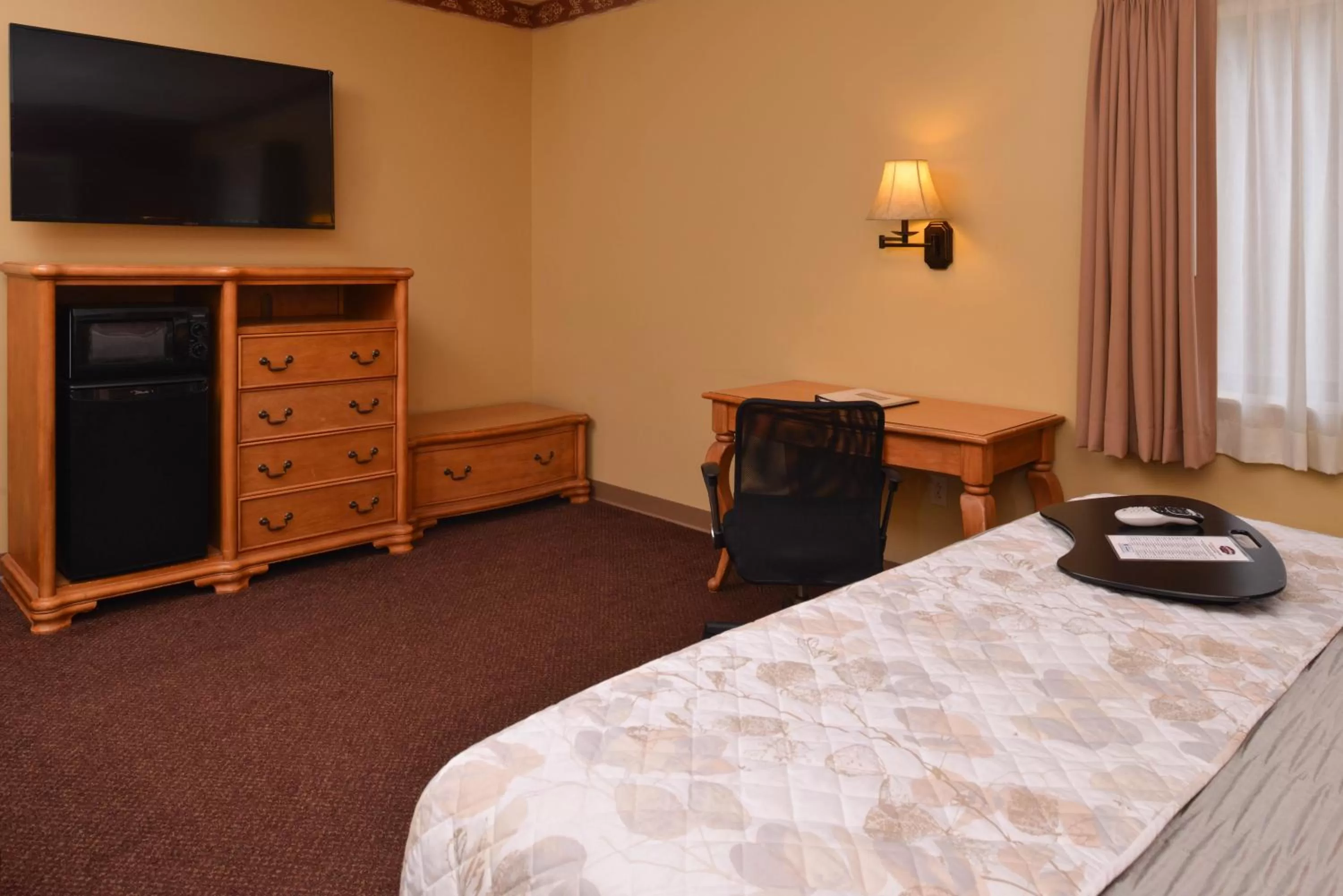 Photo of the whole room, Bed in Country Hearth Inn & Suites Edwardsville