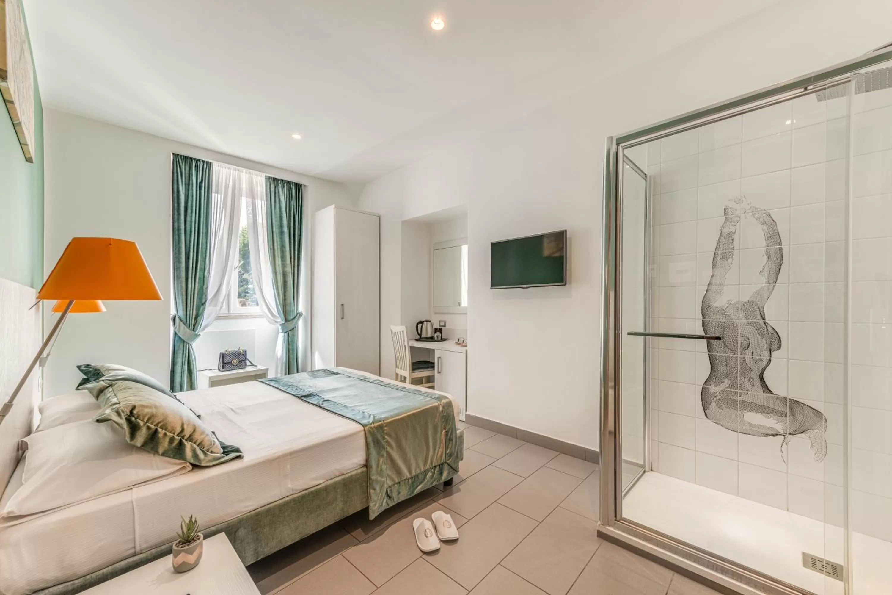 Photo of the whole room, Bed in Trevi Palace Hotel