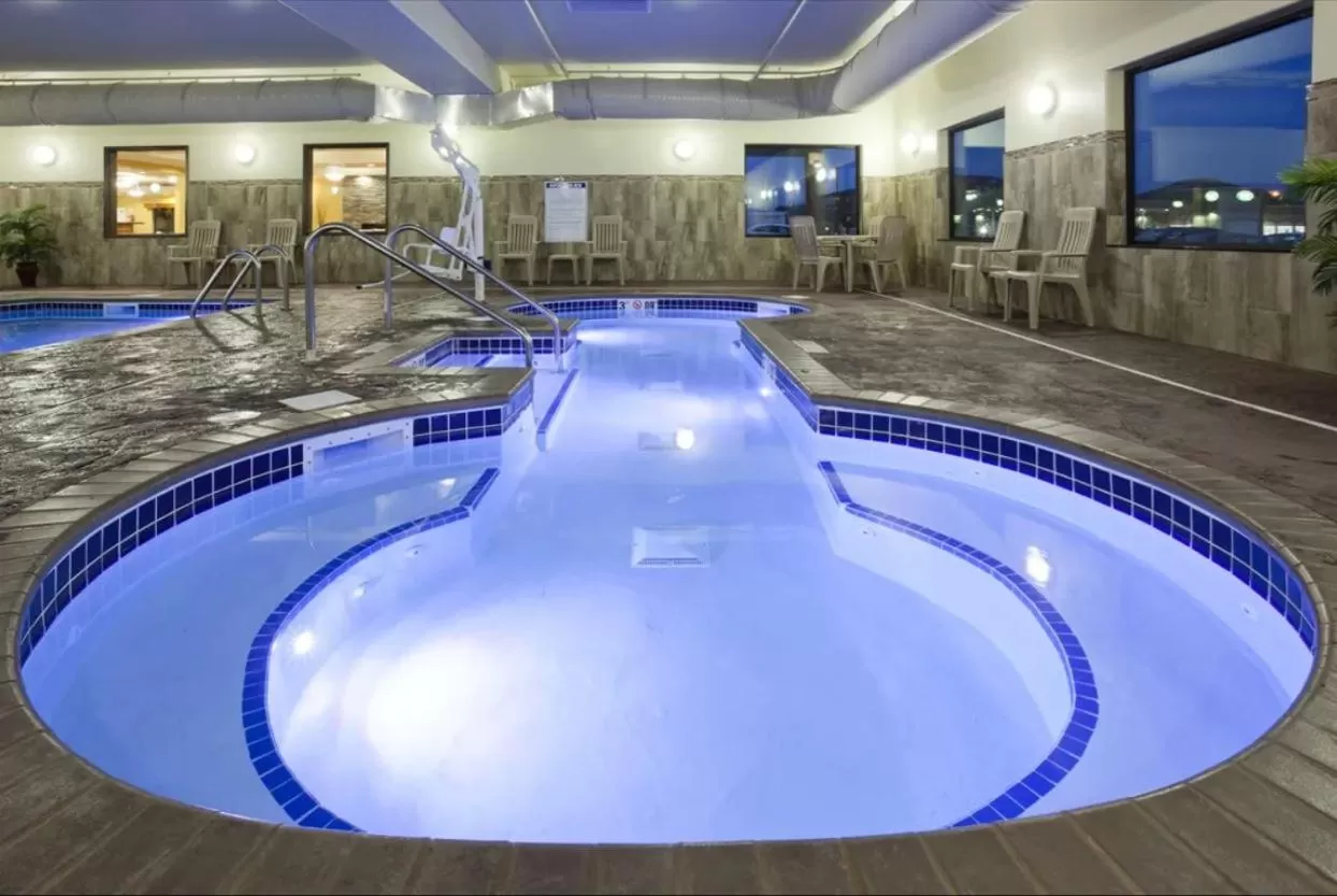Hot Tub in Grand Forks Lodge and Suites