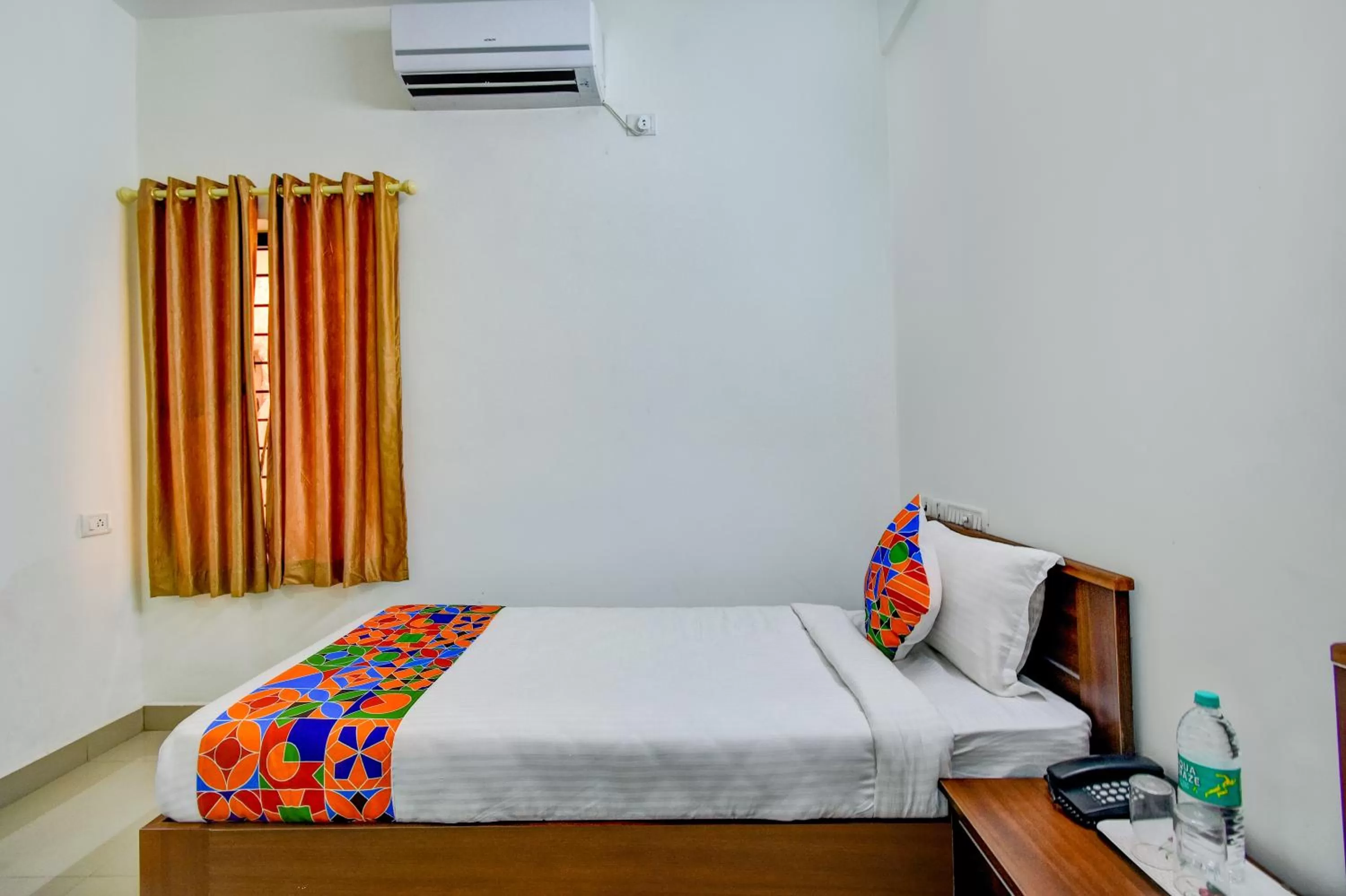 Bed in FabHotel PAS Residency - Nr Marina Beach