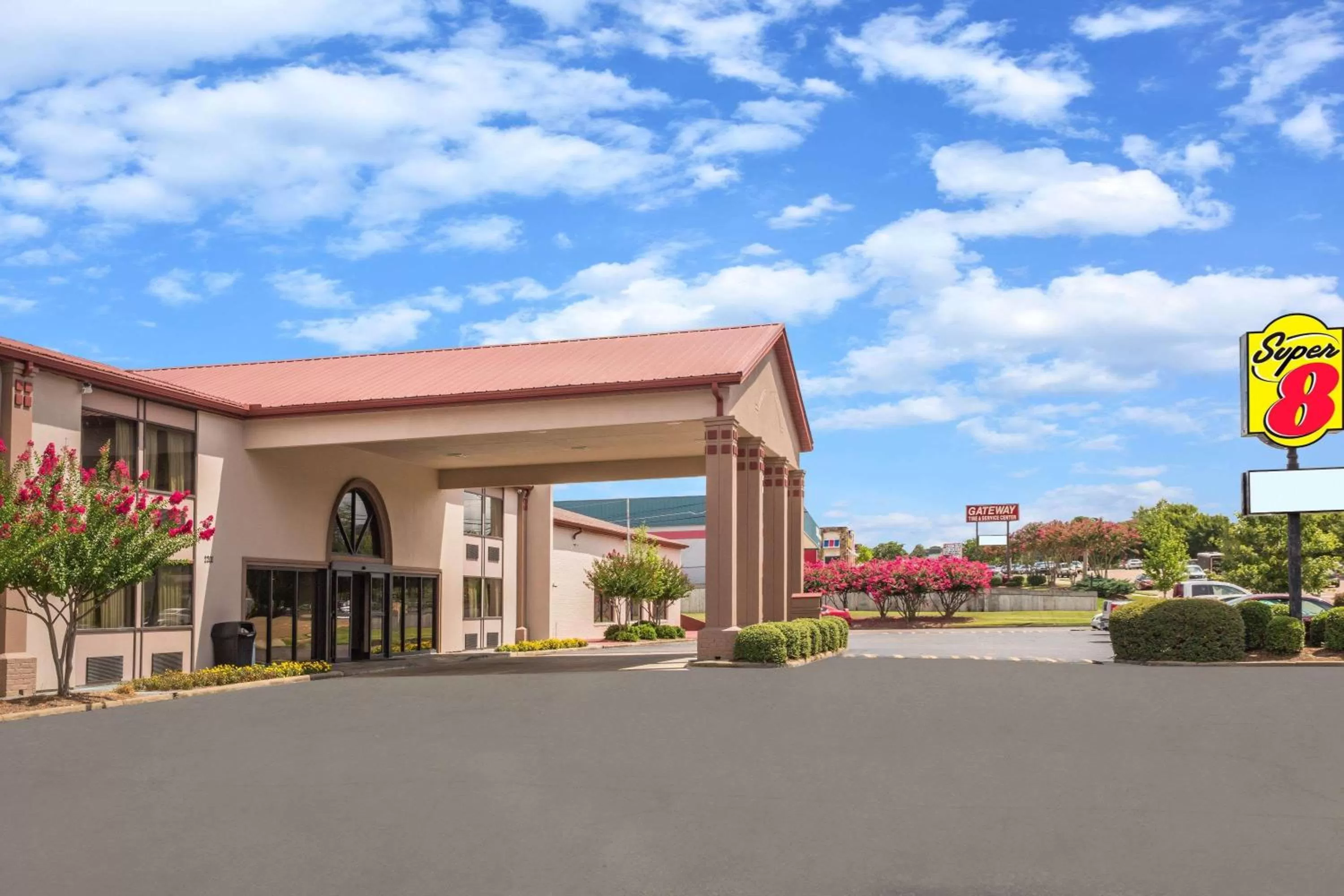 Property building in Super 8 by Wyndham Oxford