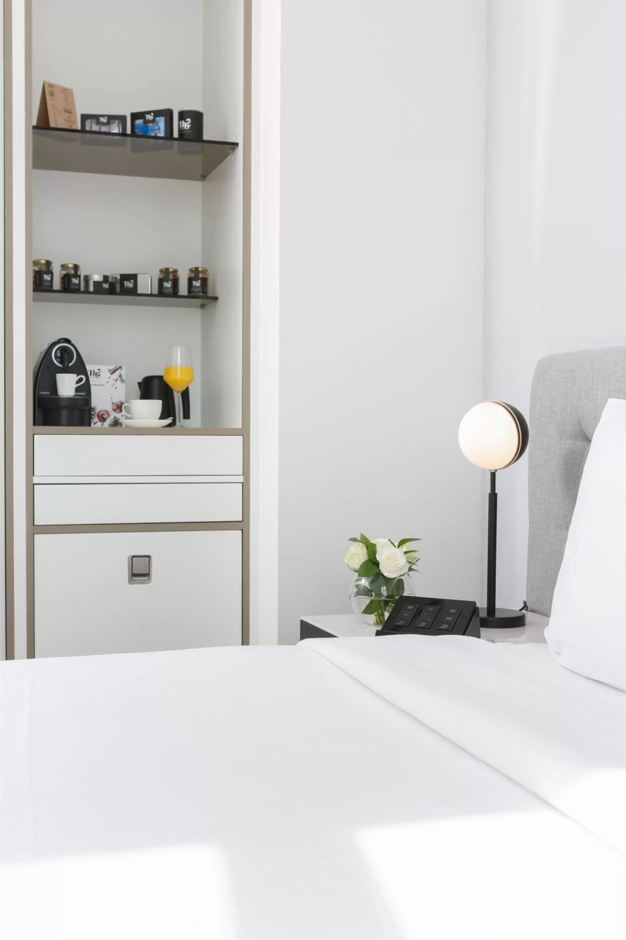 Coffee/tea facilities, Bed in Th8 Palm Dubai Beach Resort Vignette Collection, an IHG hotel