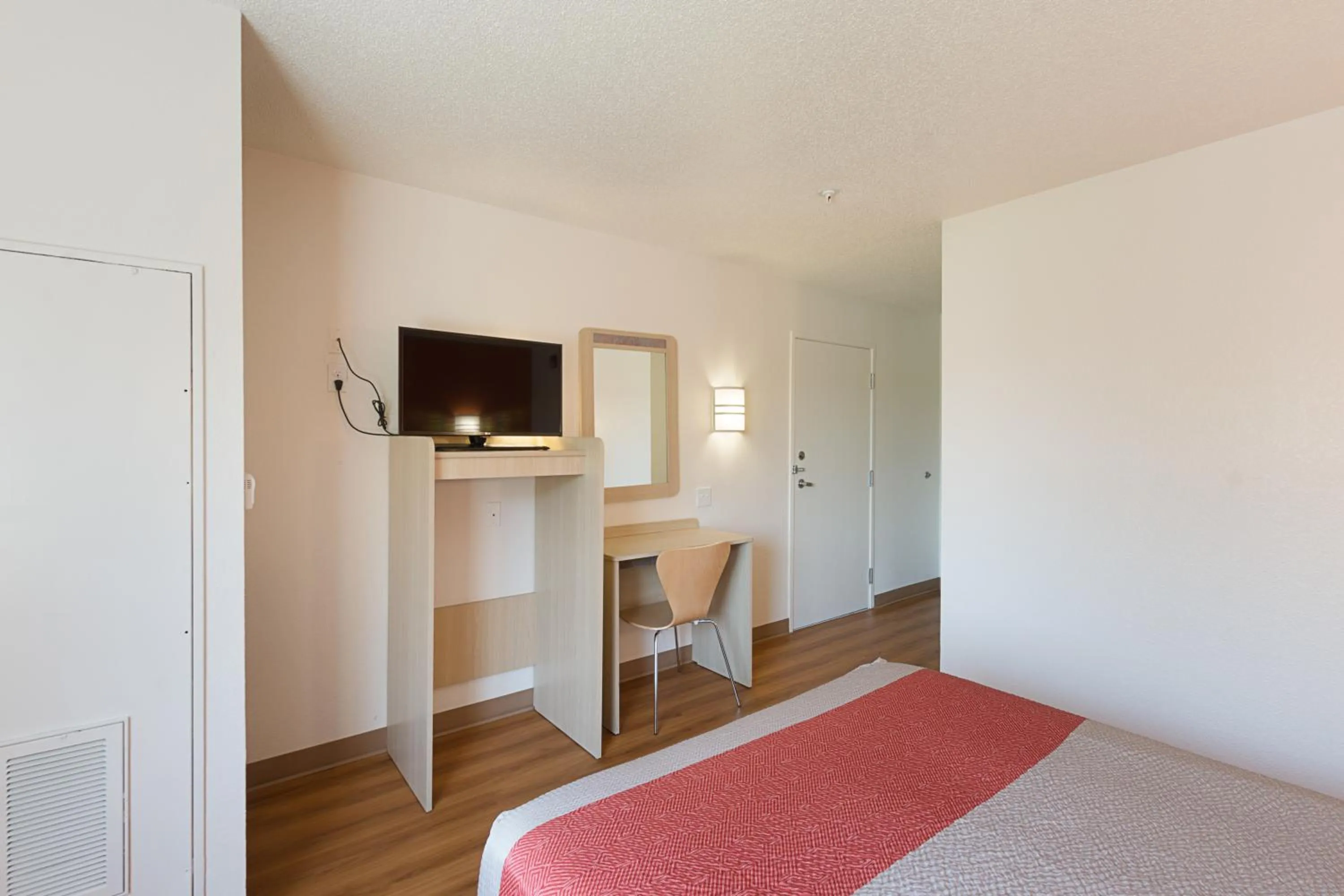 Bedroom, Bed in Motel 6-Columbia, SC - Fort Jackson Area