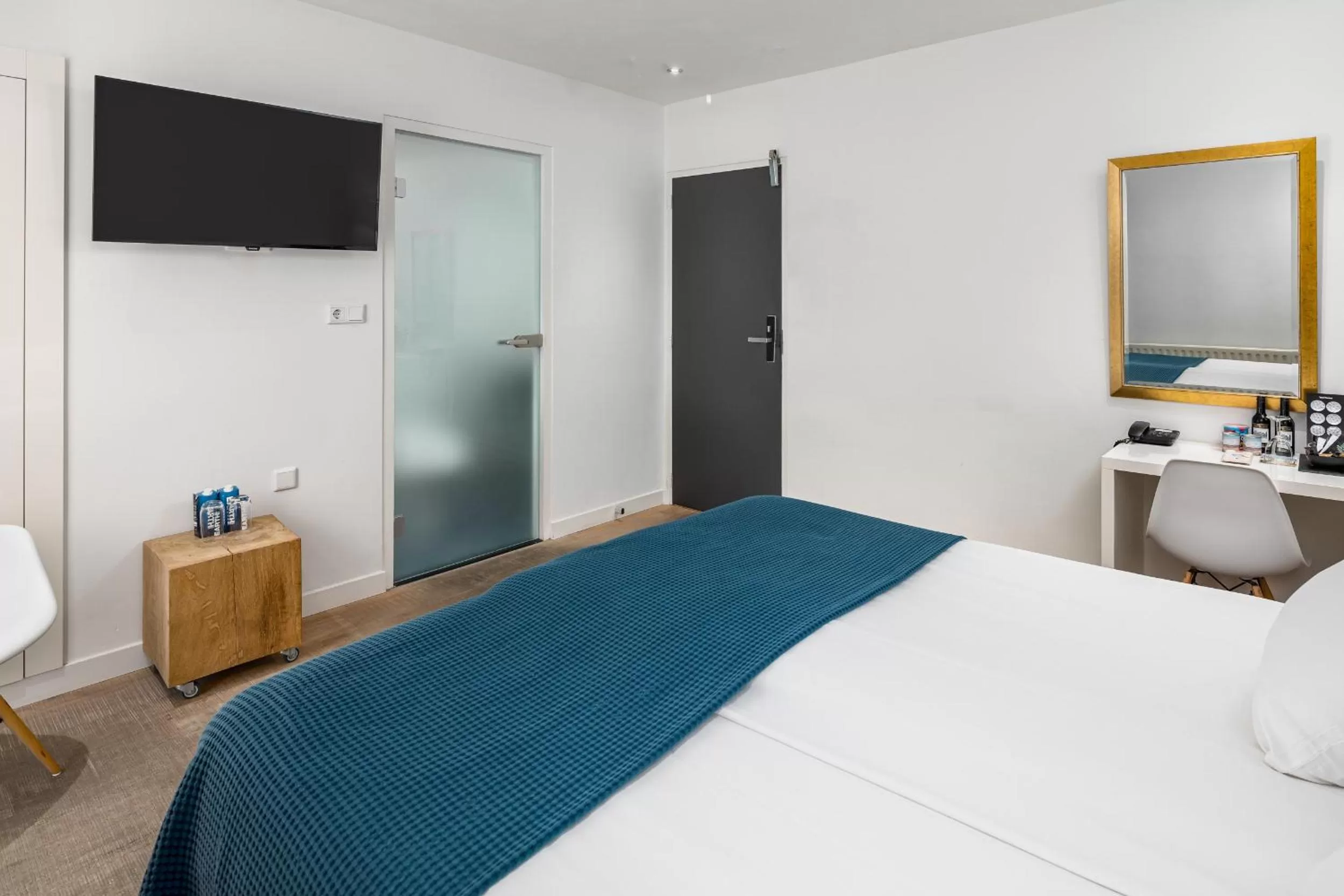 Bedroom, Bed in Strandhotel Domburg