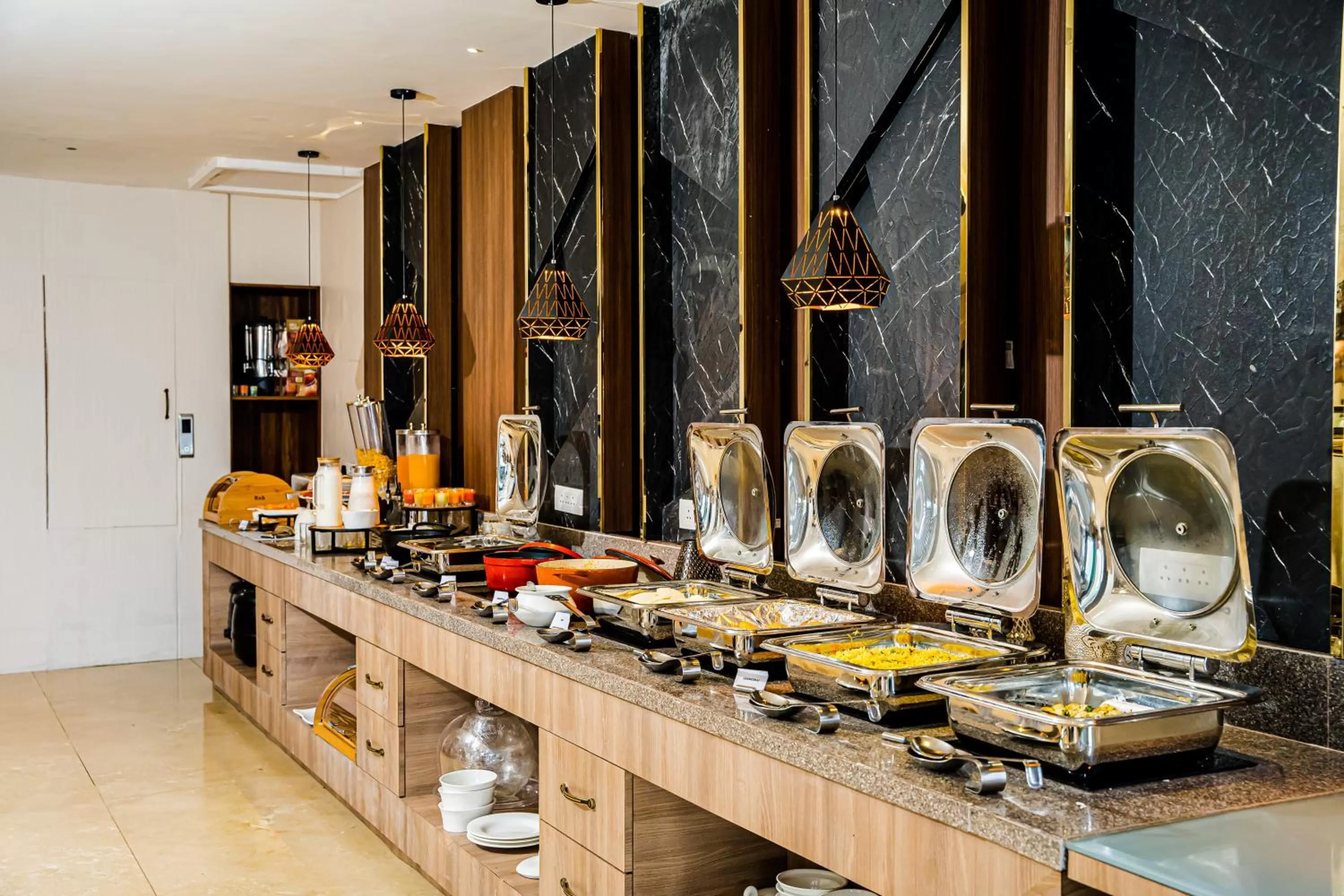 Restaurant/places to eat in Best Western Dalhousie