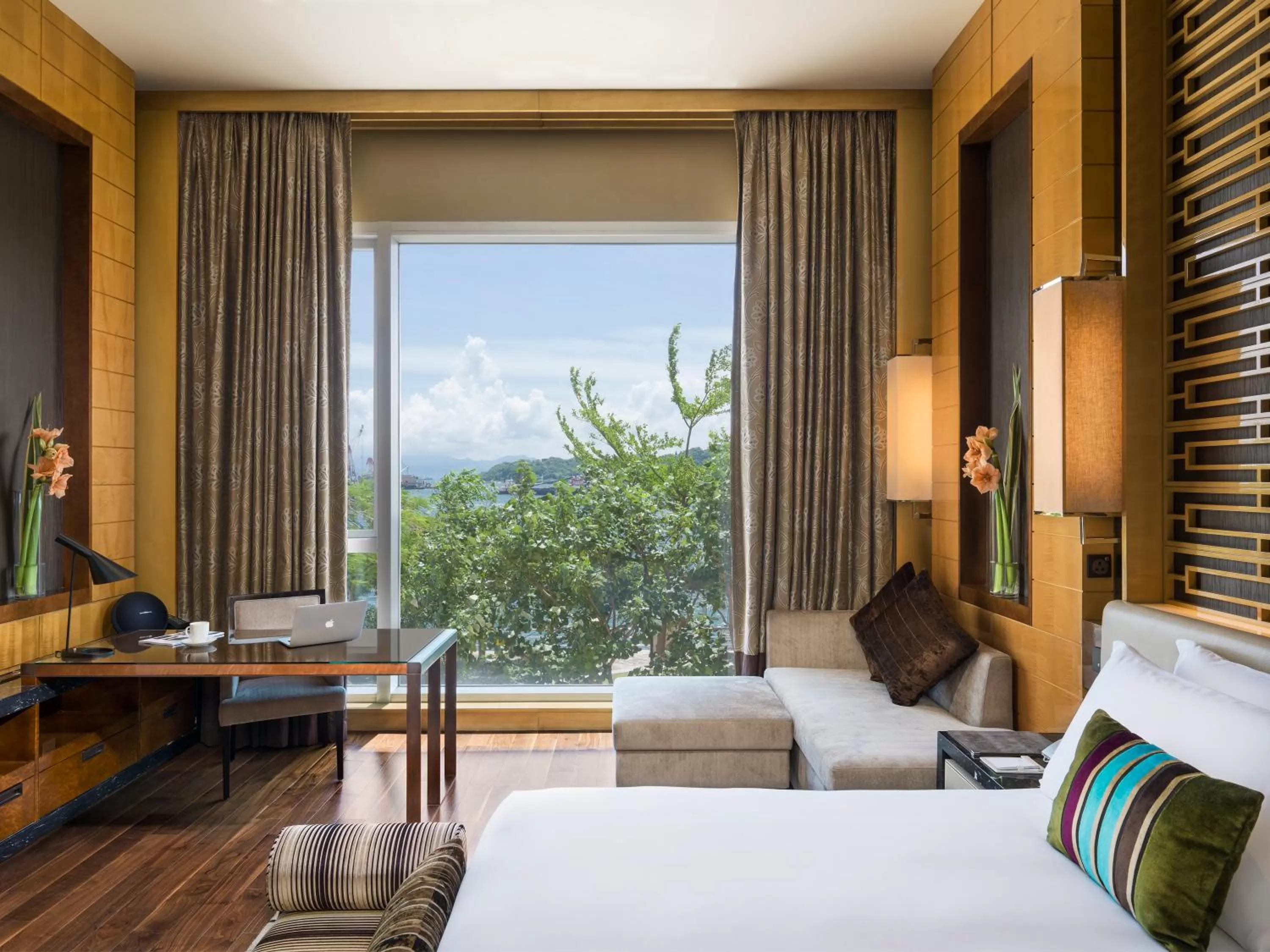 Bedroom, Bed in The Olympian Hong Kong