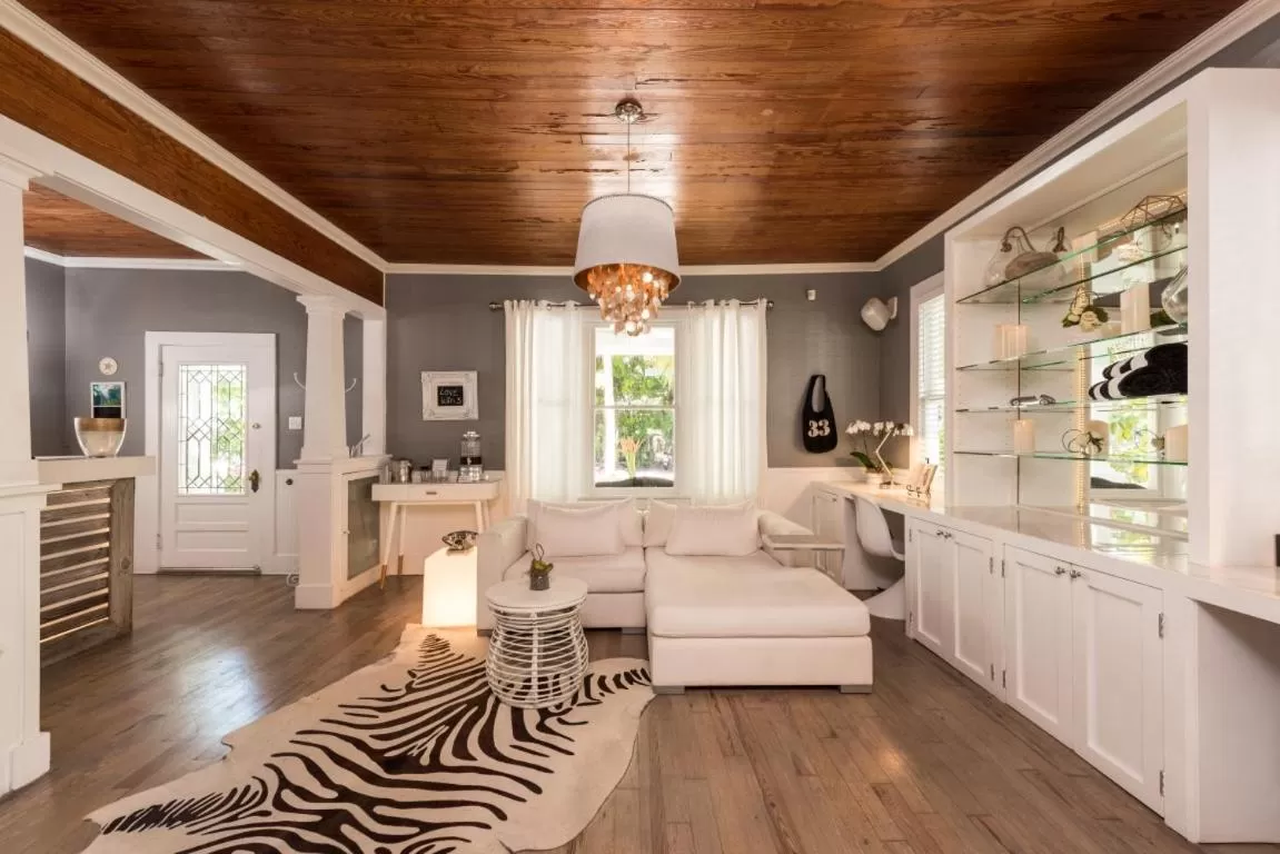 Living room in Alexander's Guesthouse-Adult Exclusive, LGBTQ Friendly