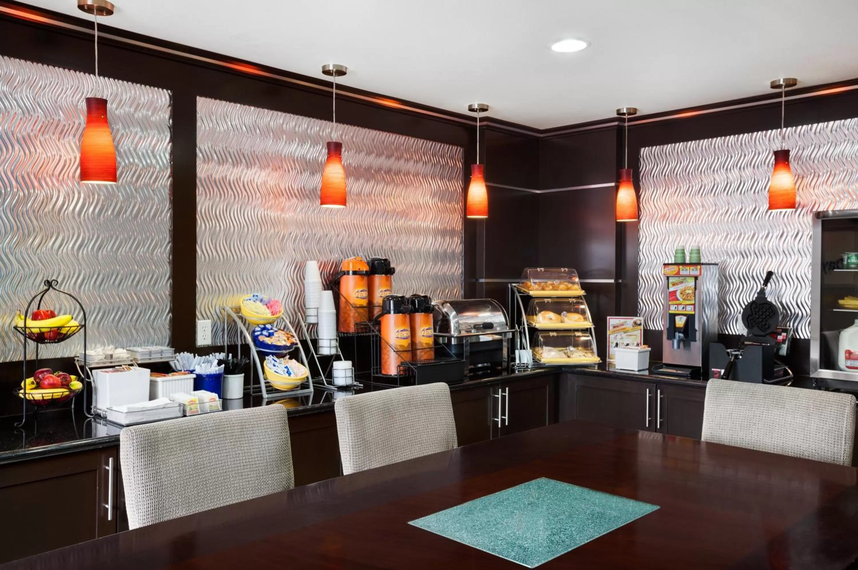 Breakfast in Days Inn & Suites by Wyndham Conroe North