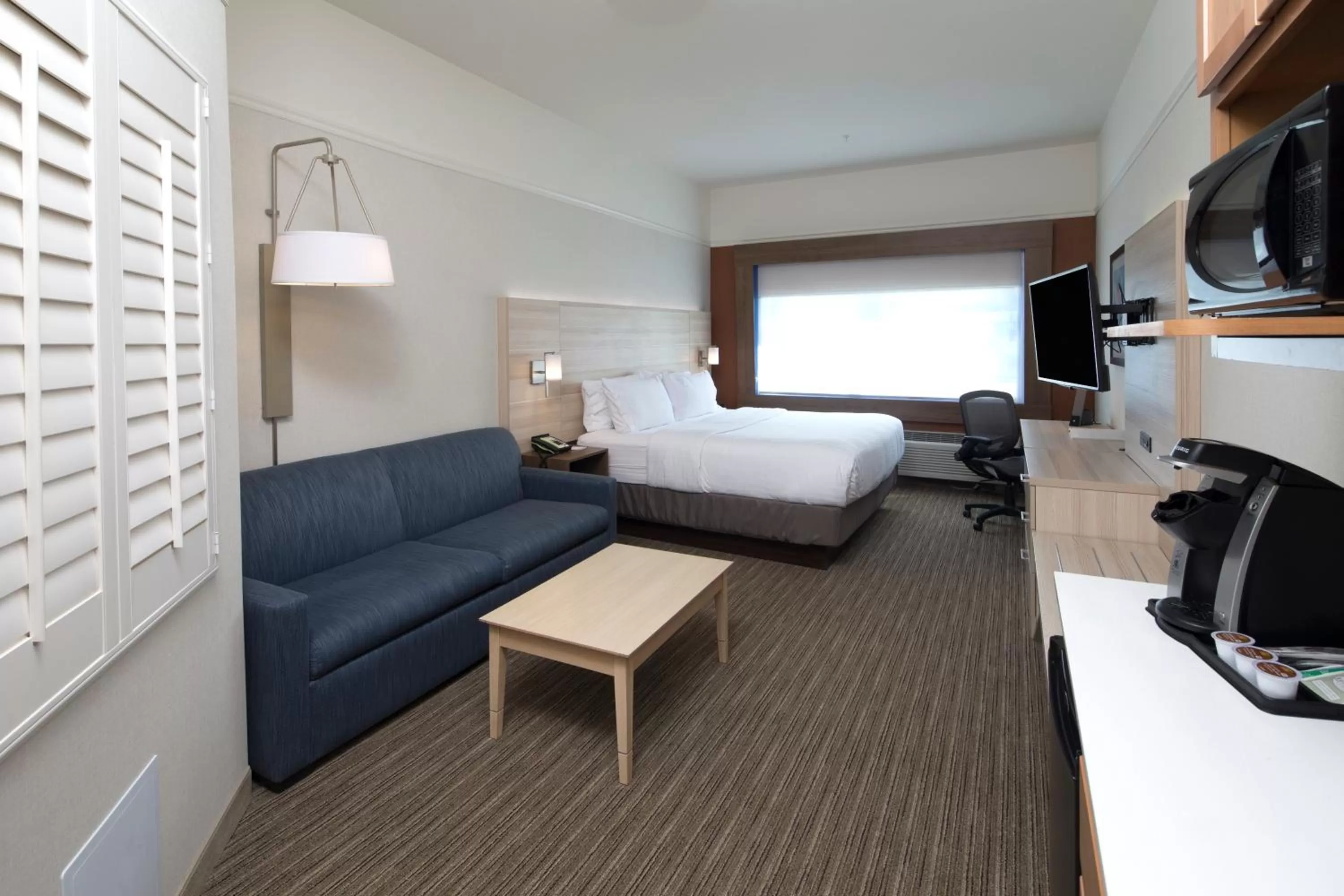 Photo of the whole room, Bed in Holiday Inn Express & Suites La Porte by IHG